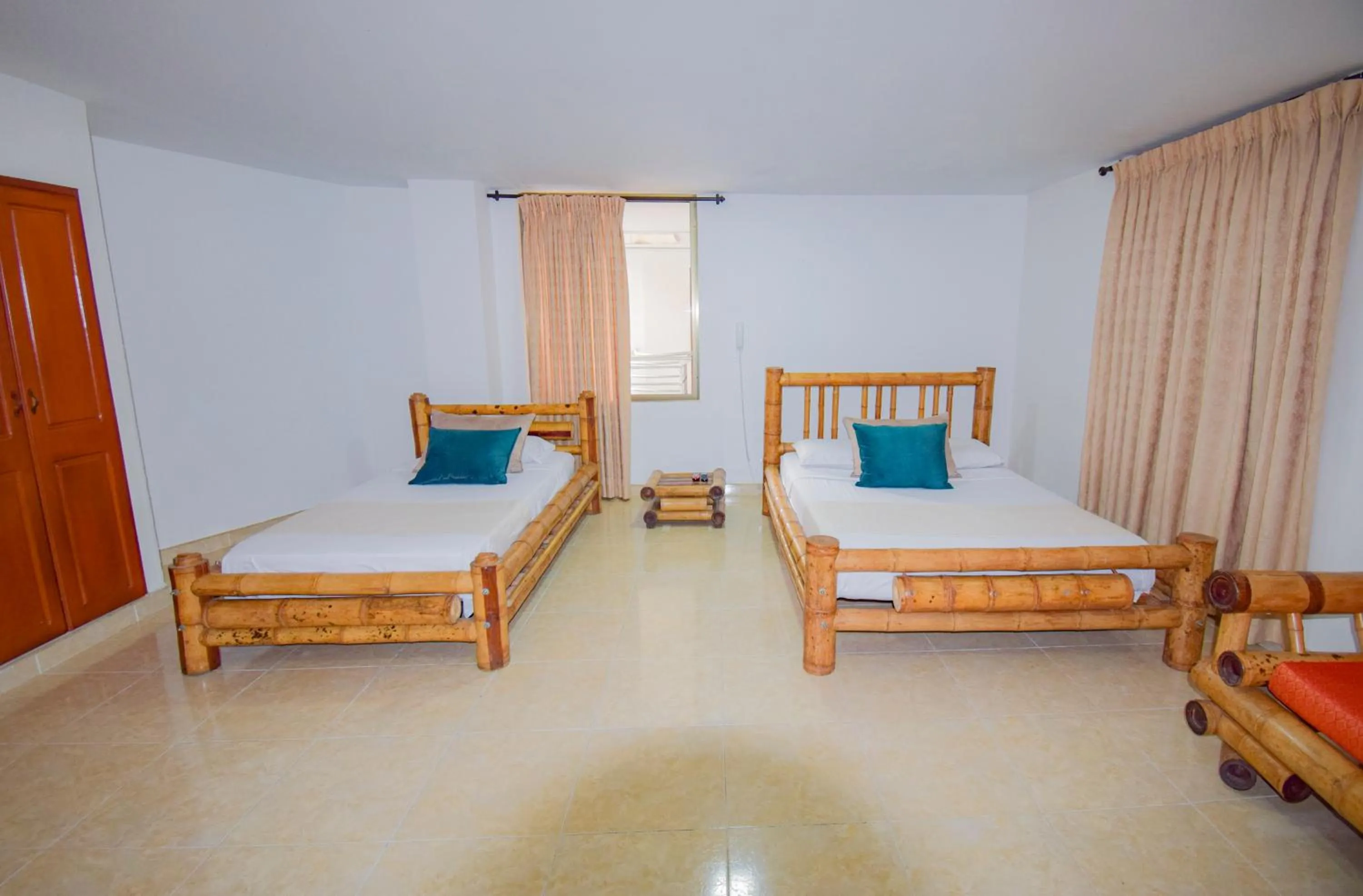 Bed in Hotel Toledo Plaza