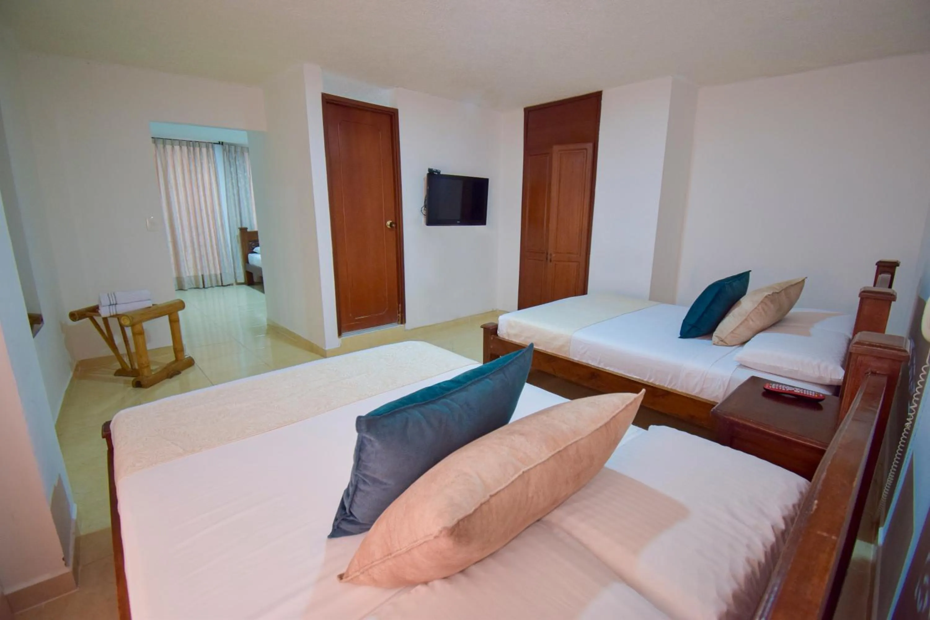 Bed in Hotel Toledo Plaza