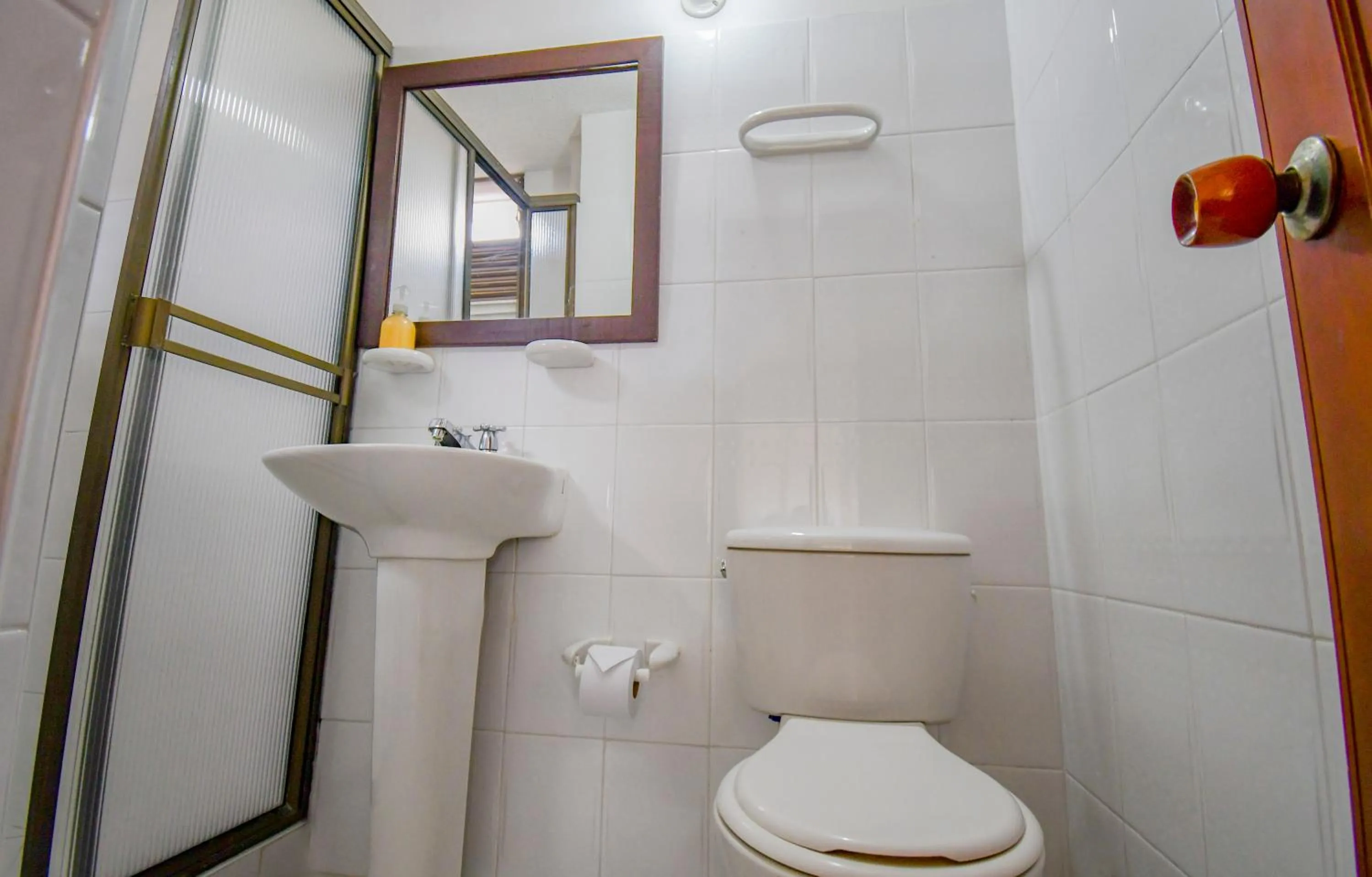 Shower in Hotel Toledo Plaza