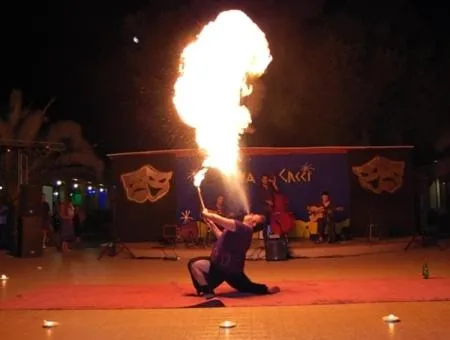 Evening entertainment in Riva dei Greci Camping Village