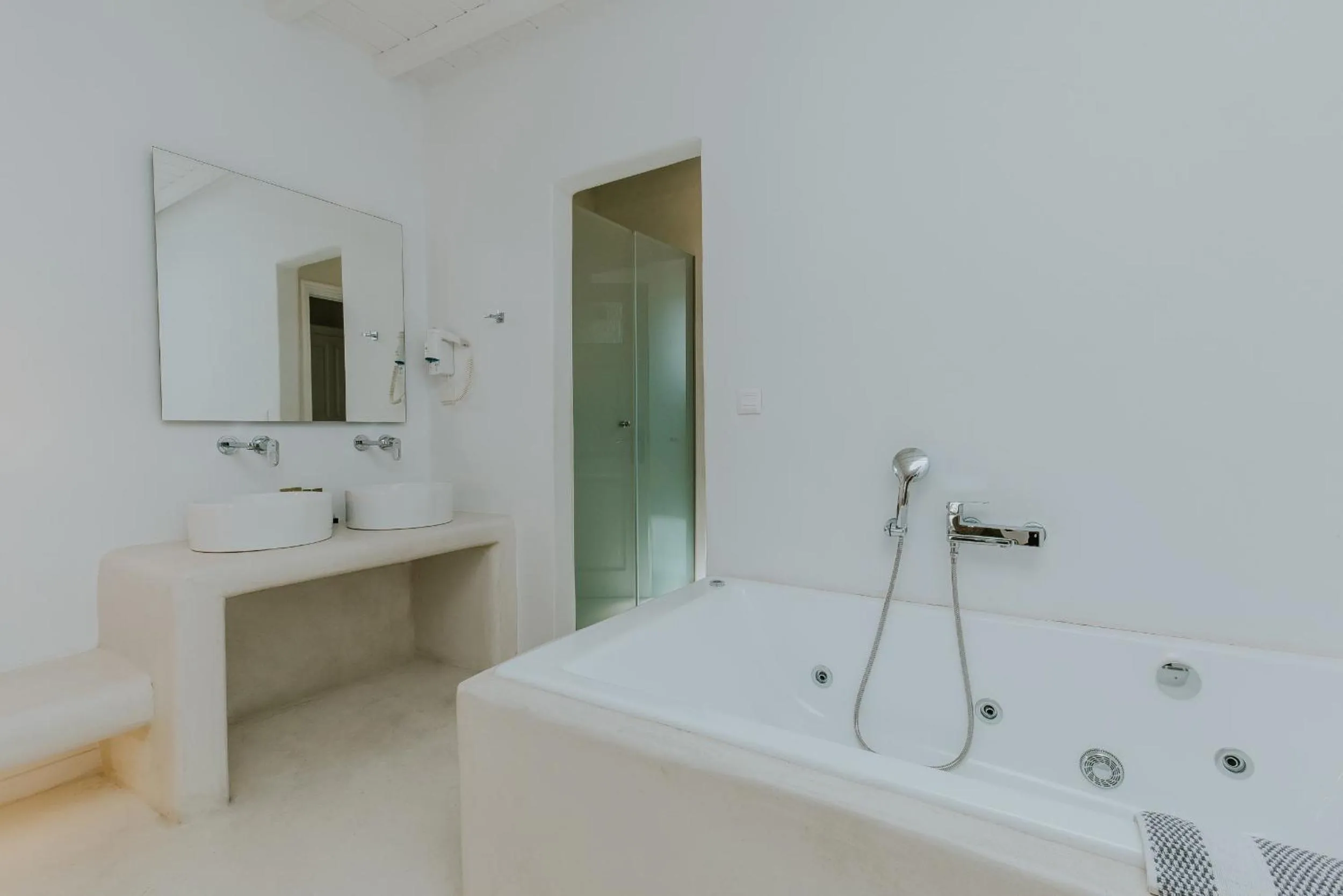 Hot Tub in Paolas Τown Boutique Hotel