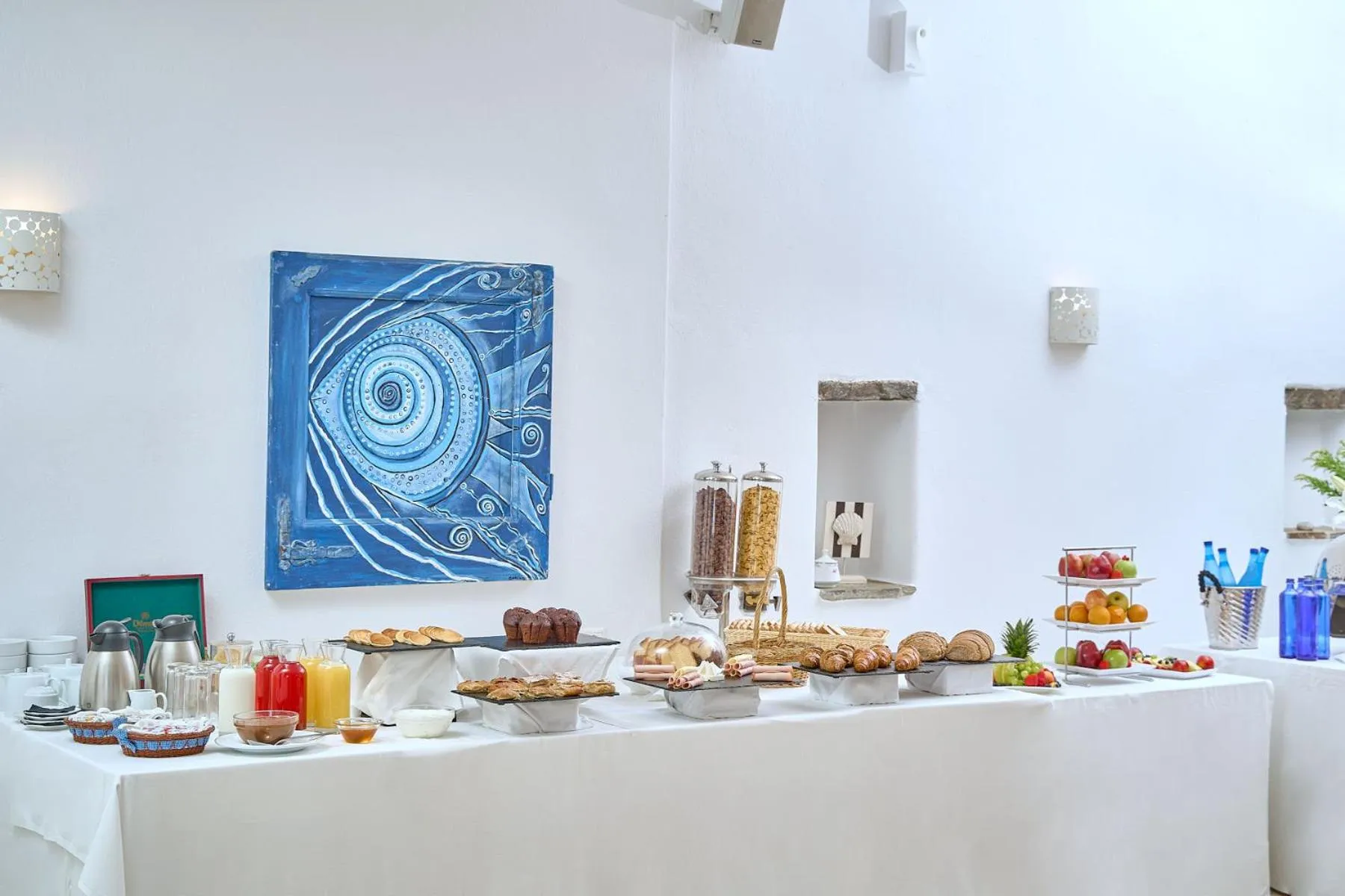 Food and drinks in Paolas Τown Boutique Hotel