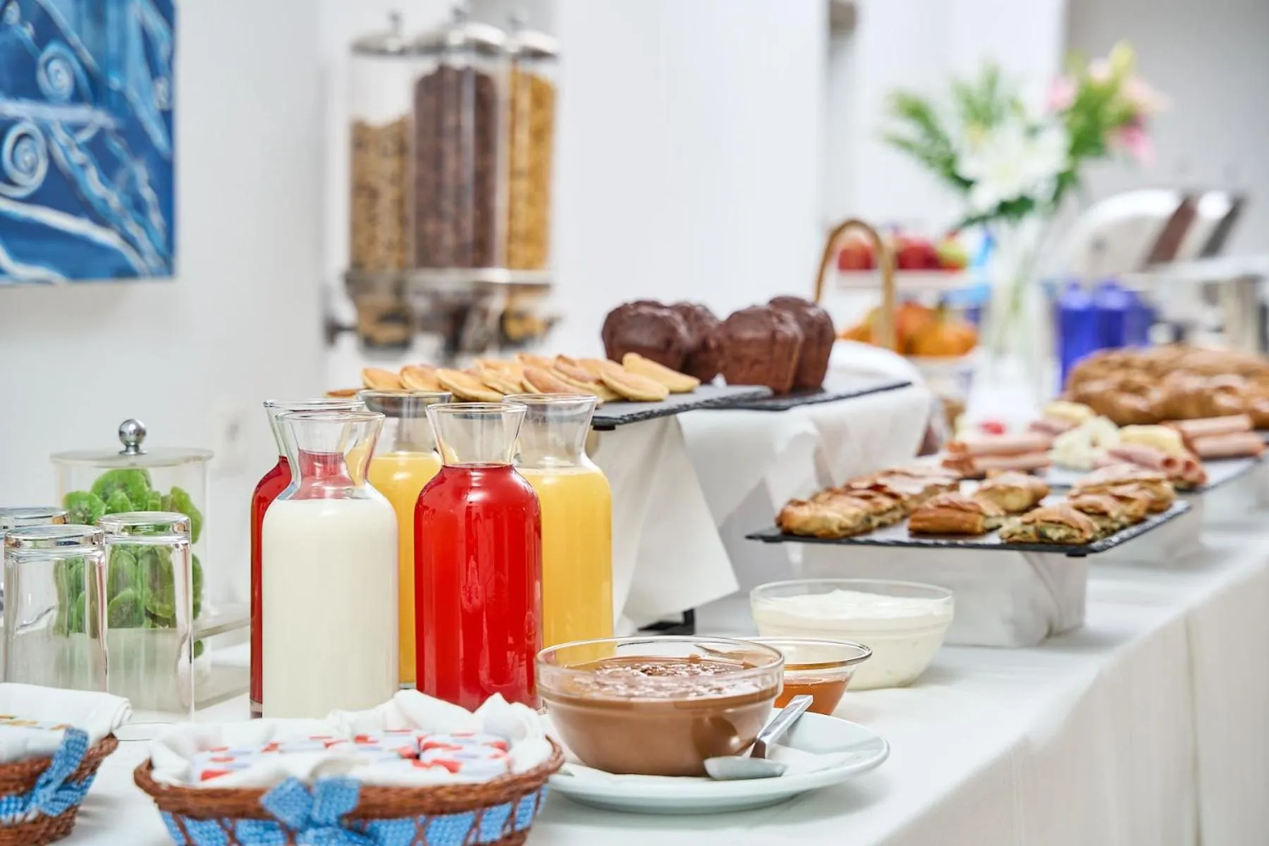 Food and drinks in Paolas Τown Boutique Hotel