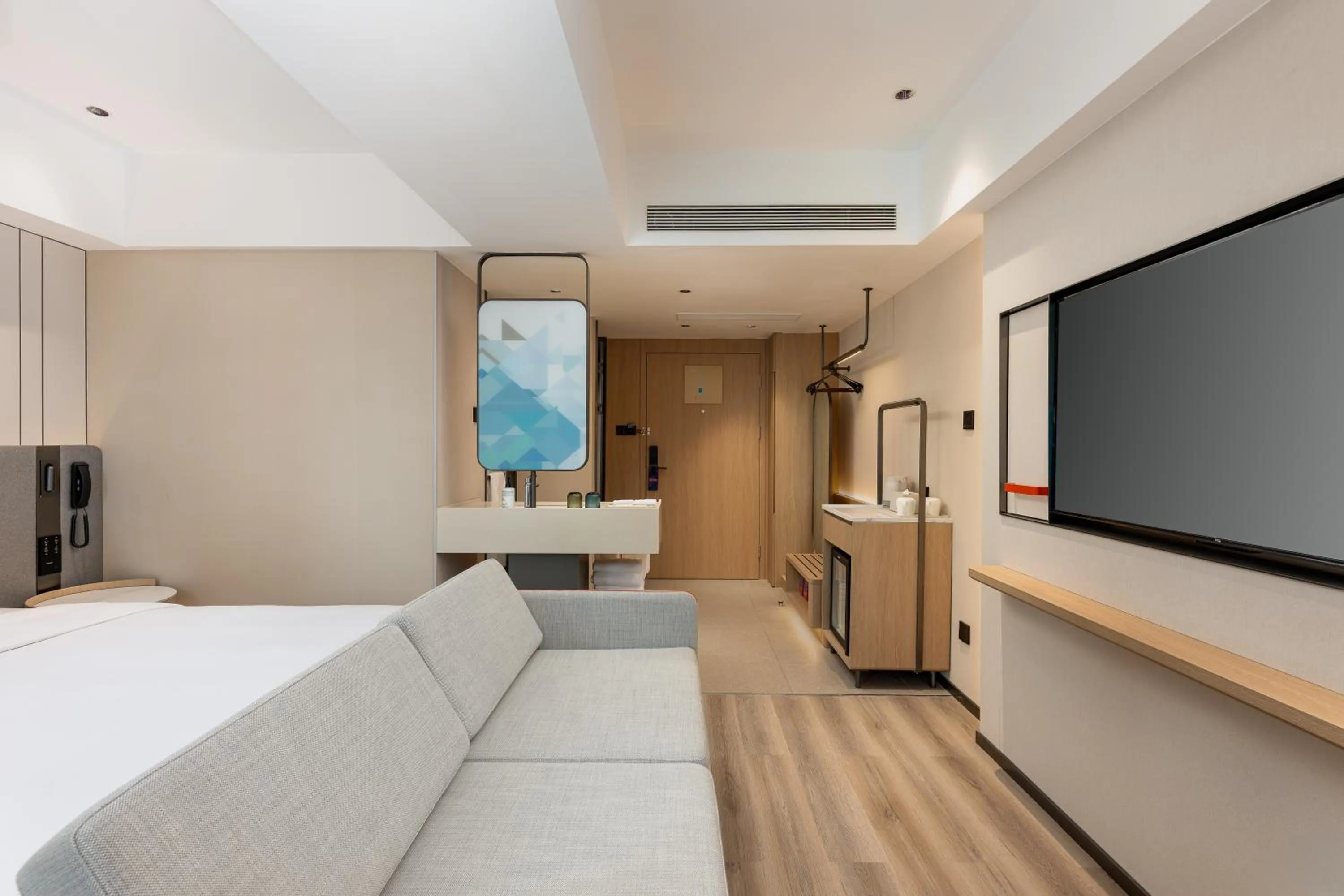 Bed in Holiday Inn Express Guiyang Downtown by IHG