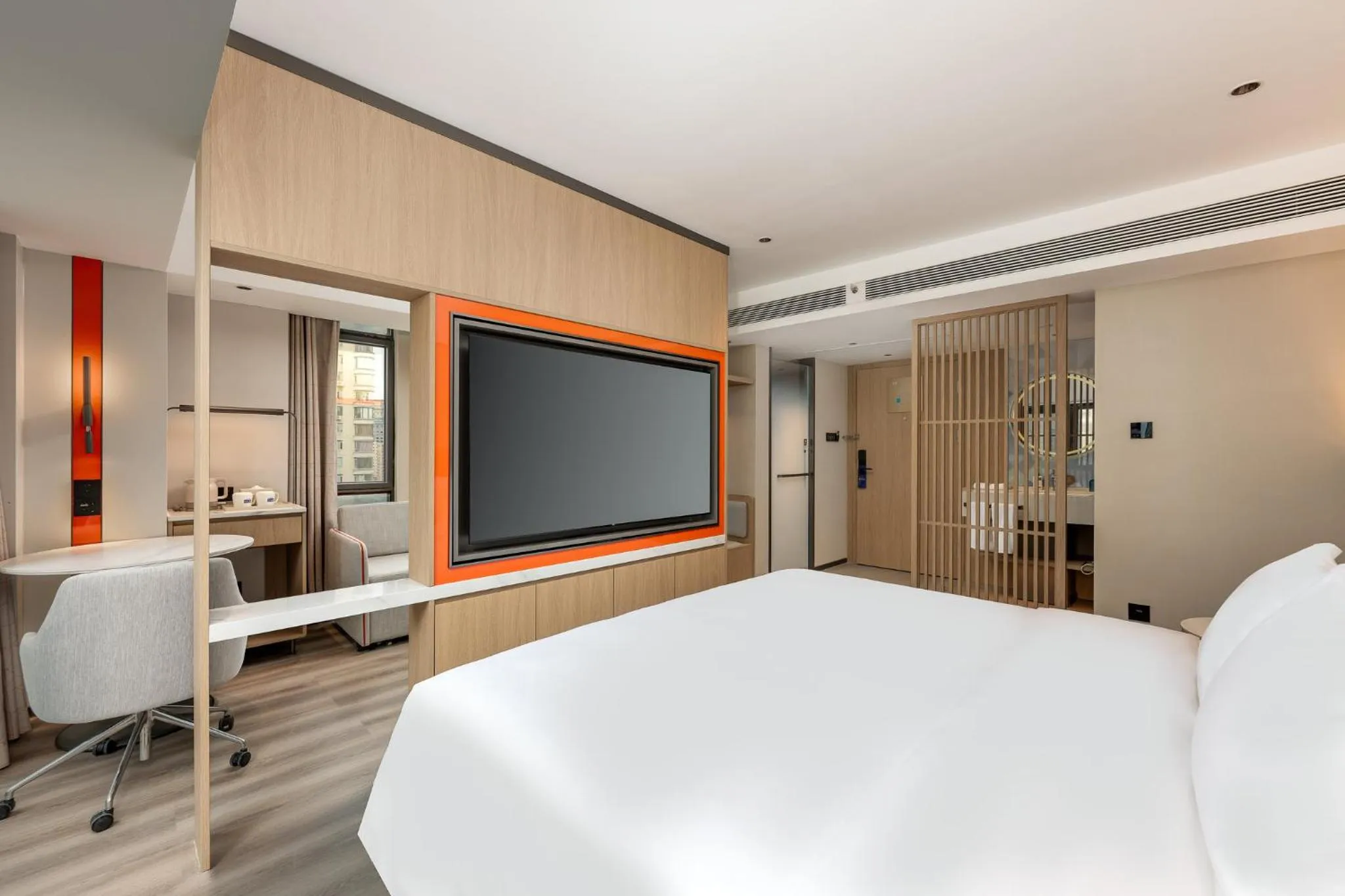 Photo of the whole room, Bed in Holiday Inn Express Guiyang Downtown by IHG