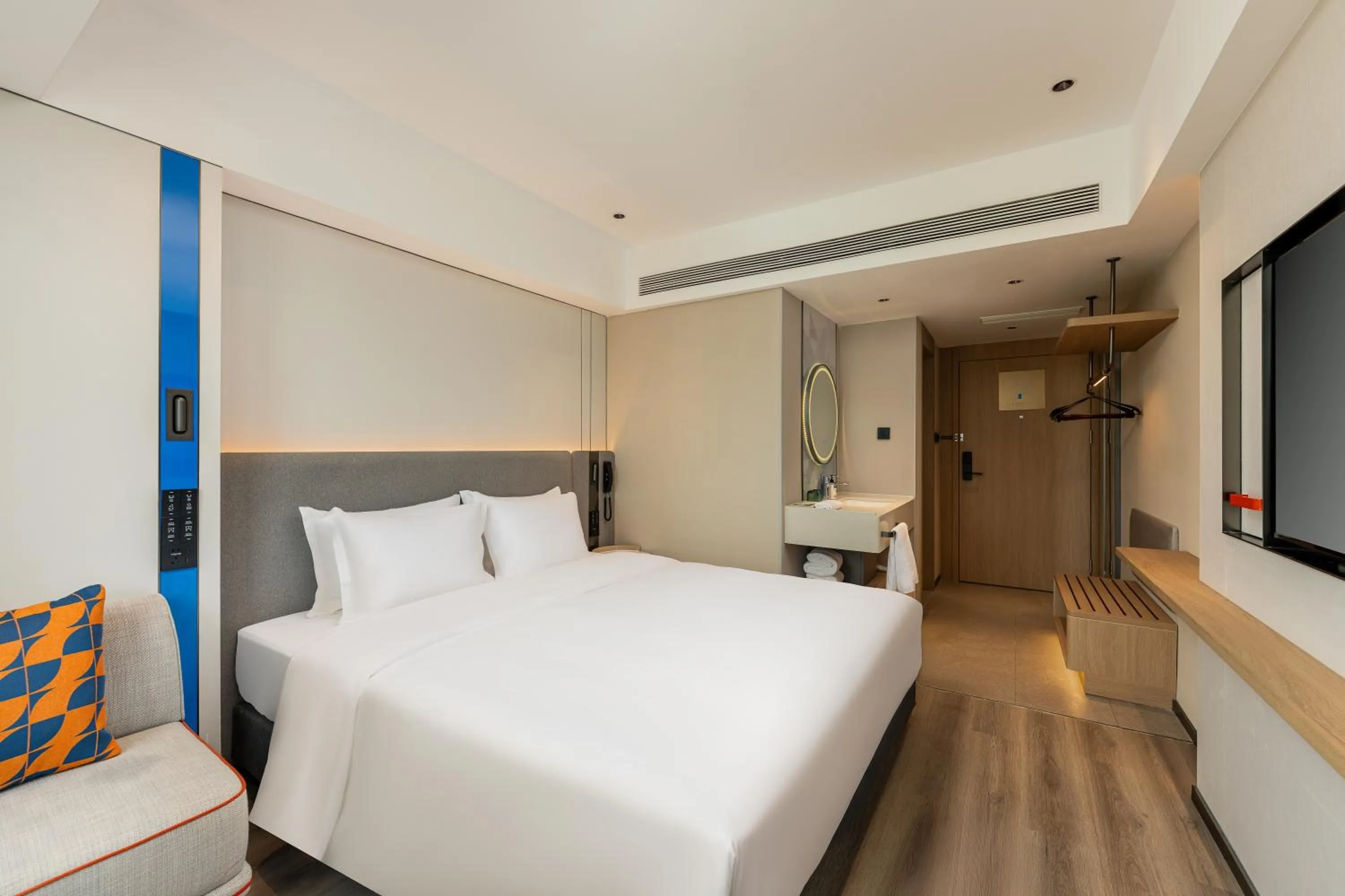 Bed in Holiday Inn Express Guiyang Downtown by IHG