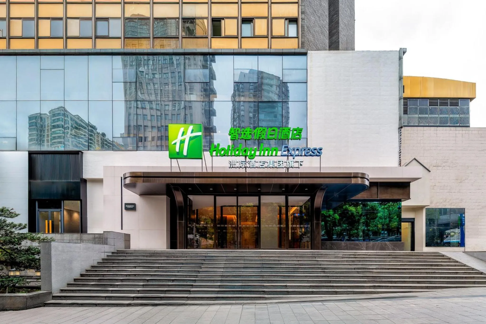 Property building in Holiday Inn Express Guiyang Downtown by IHG