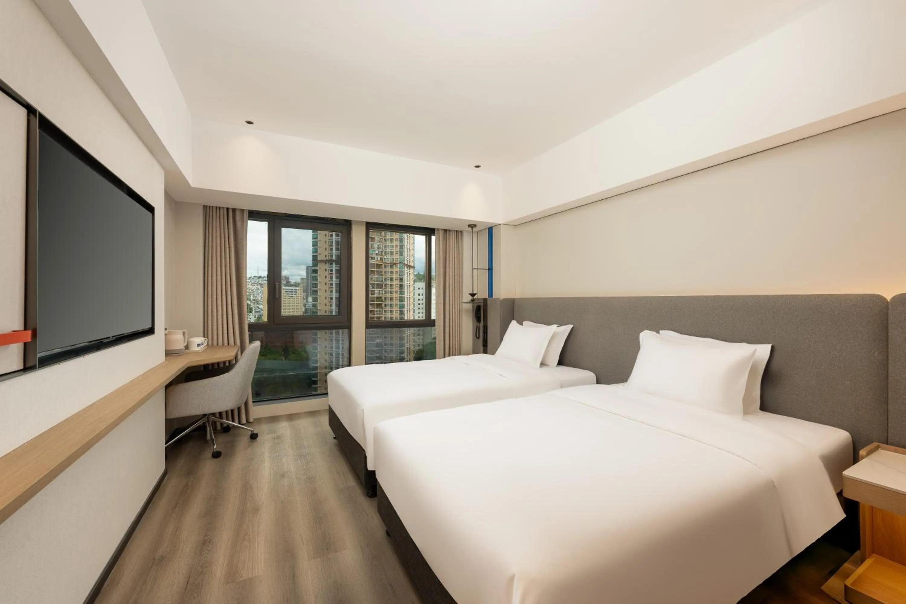 Bed in Holiday Inn Express Guiyang Downtown by IHG