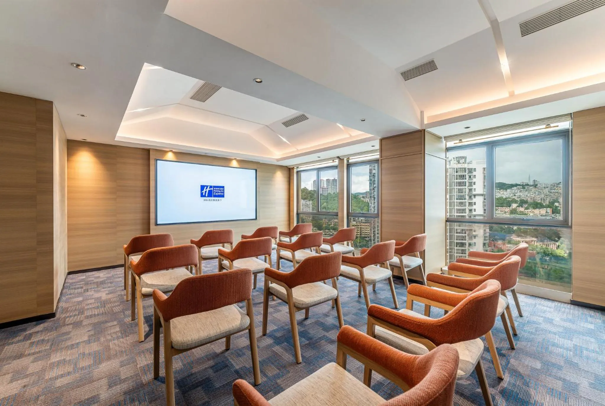 Meeting/conference room in Holiday Inn Express Guiyang Downtown by IHG