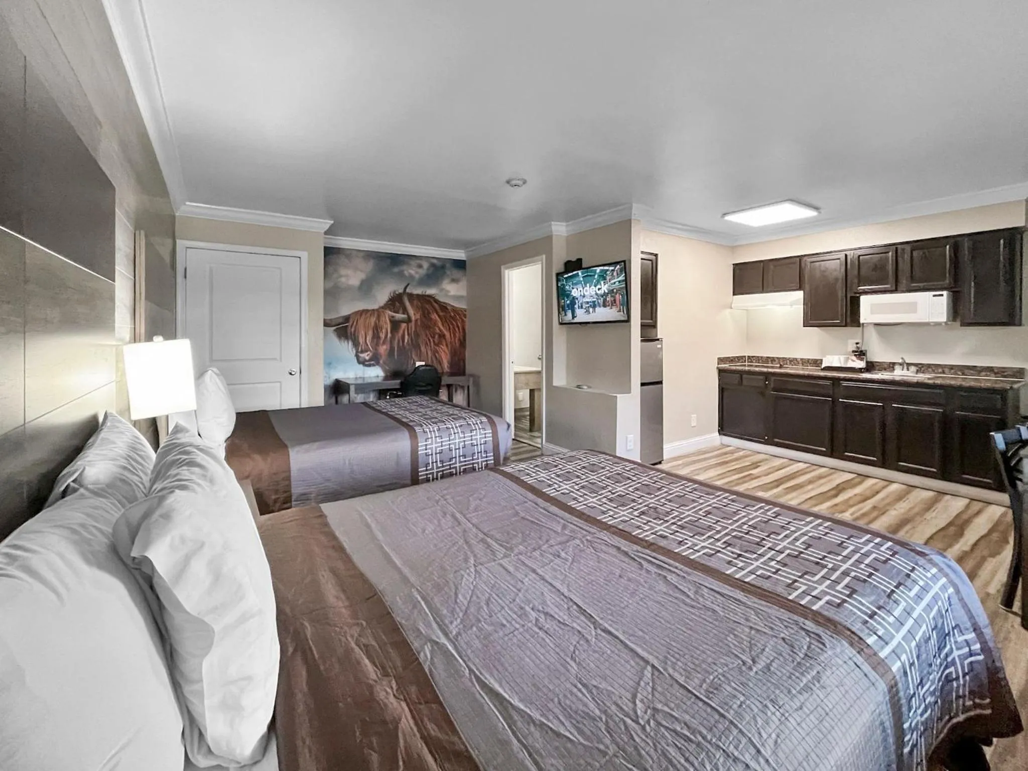 Photo of the whole room, Bed in Rodeo Lodge