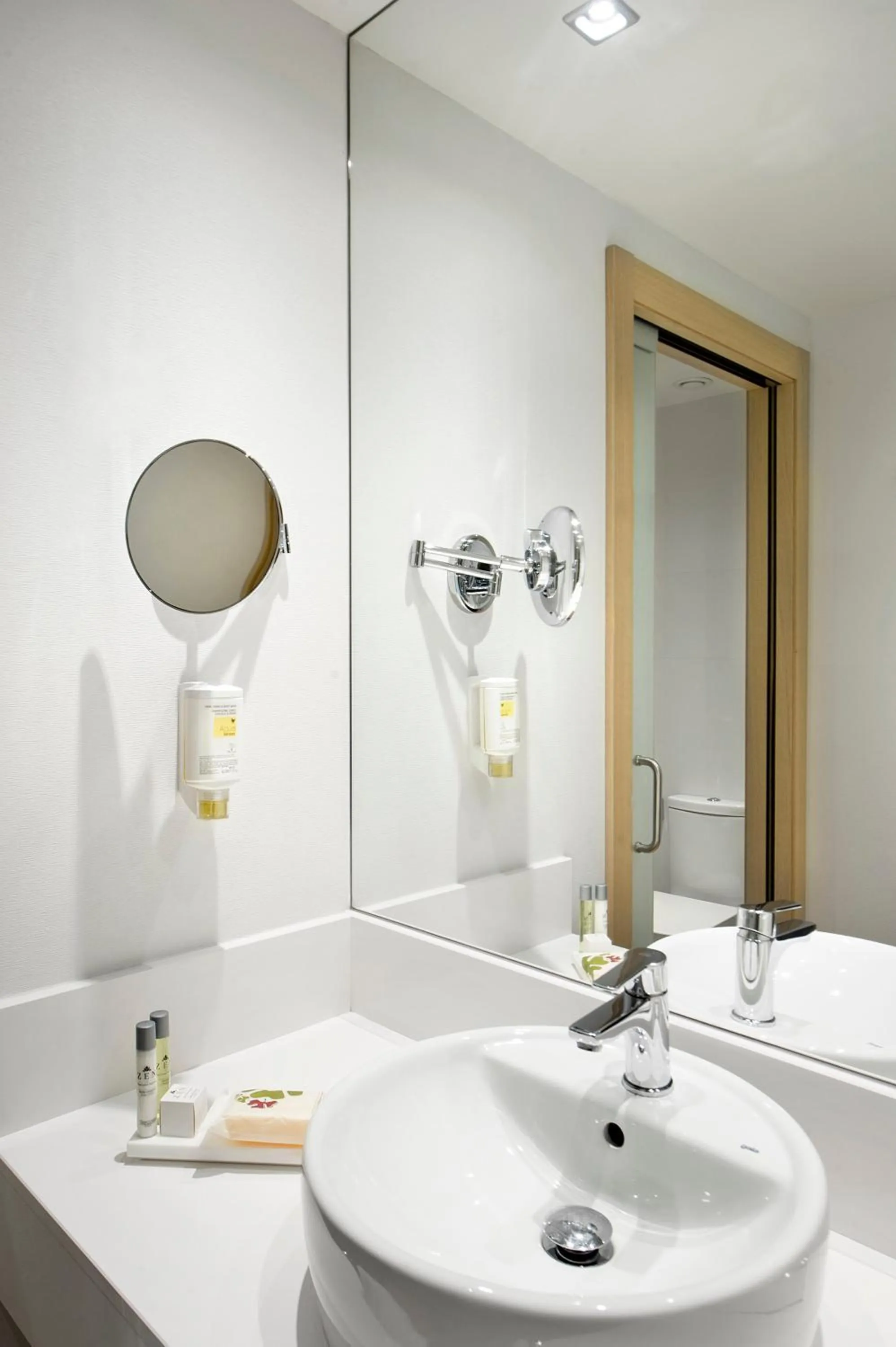 Bathroom in Sercotel Ciudad de Miranda