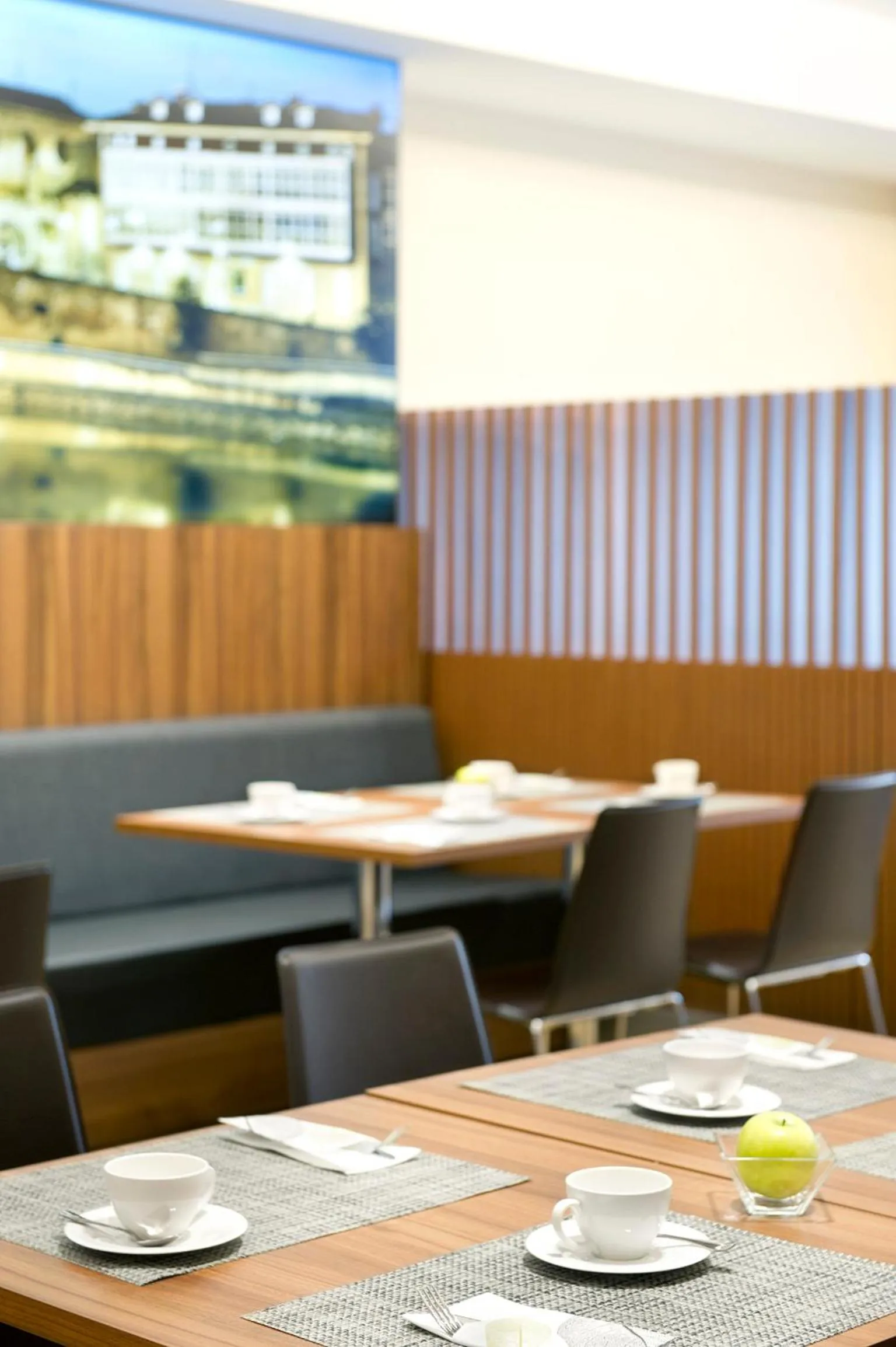 Restaurant/places to eat in Sercotel Ciudad de Miranda