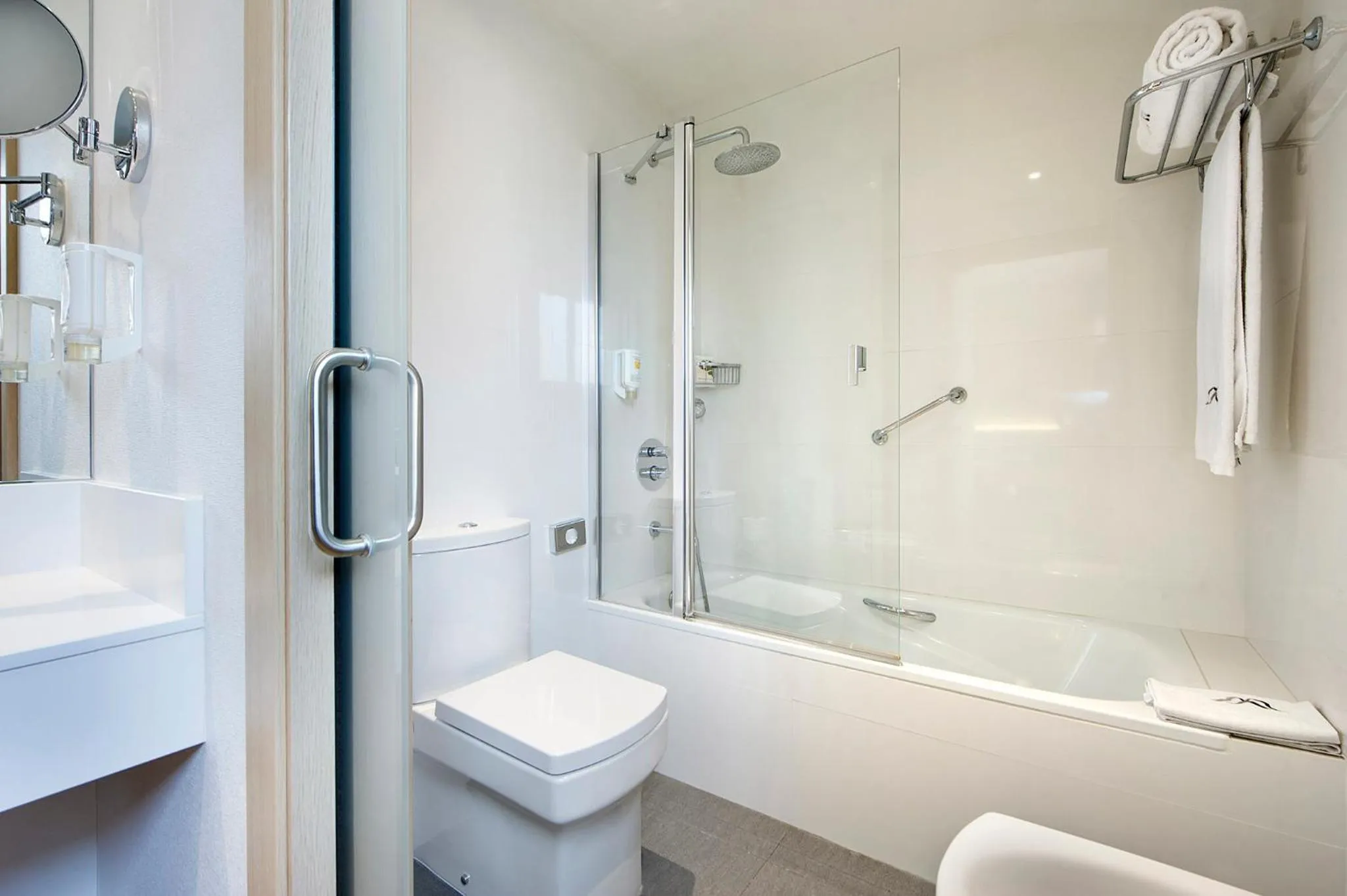 Toilet in Sercotel Ciudad de Miranda