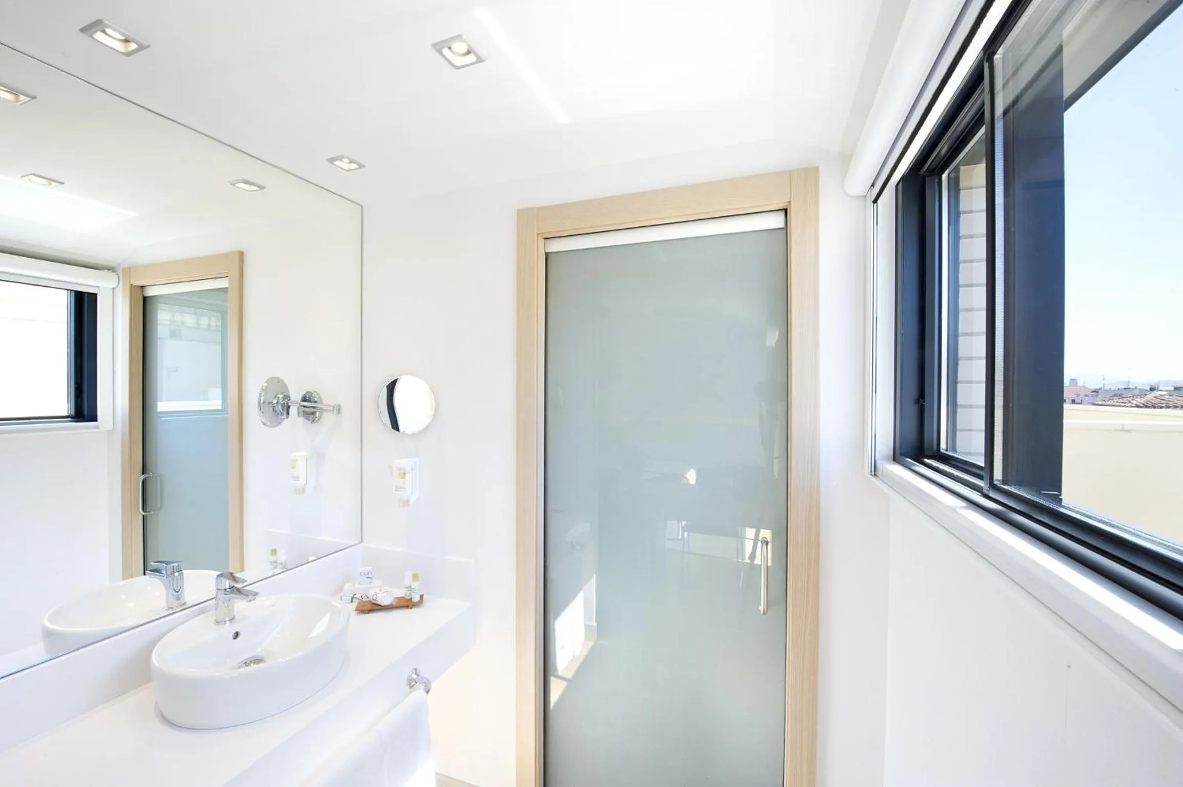 Bathroom in Sercotel Ciudad de Miranda