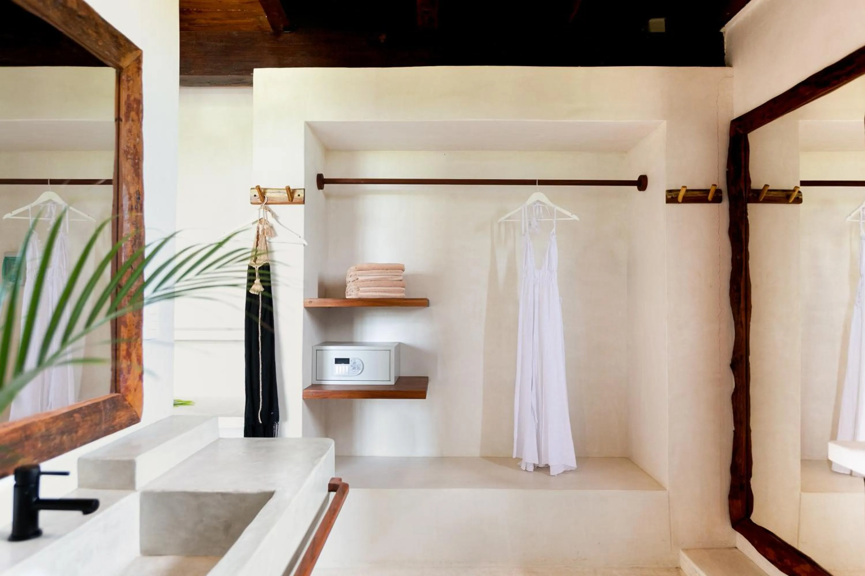 Bathroom in Mohave Jungle Rooms