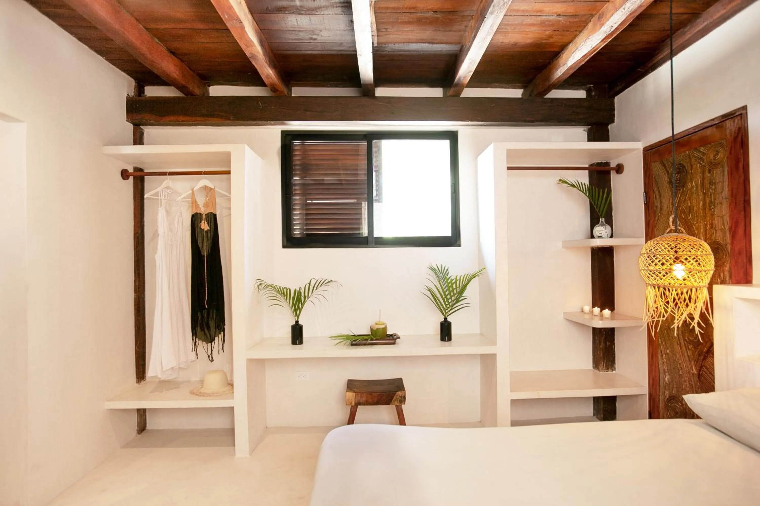 Photo of the whole room, Bed in Mohave Jungle Rooms