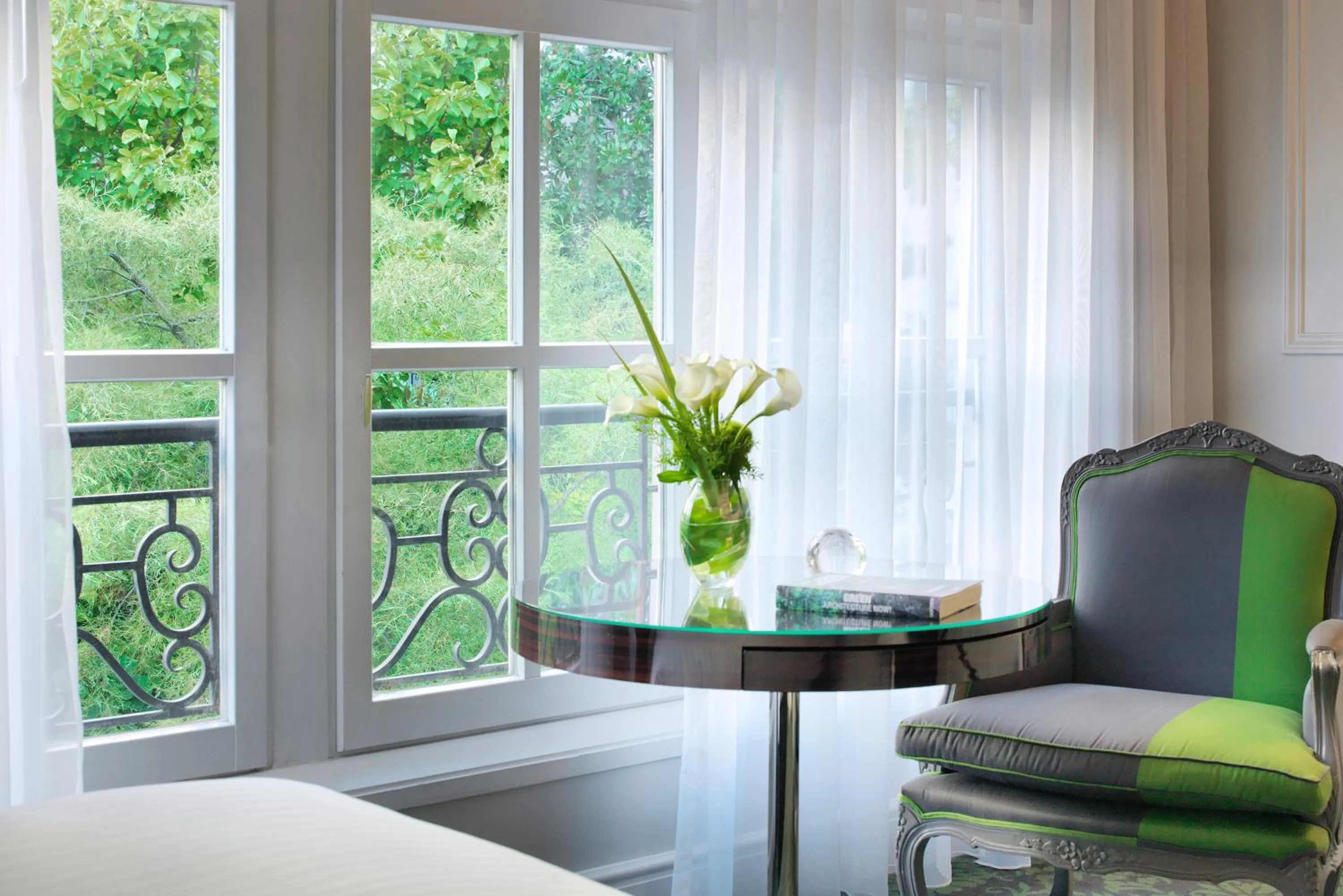 Bedroom in Renaissance Paris Nobel Tour Eiffel Hotel