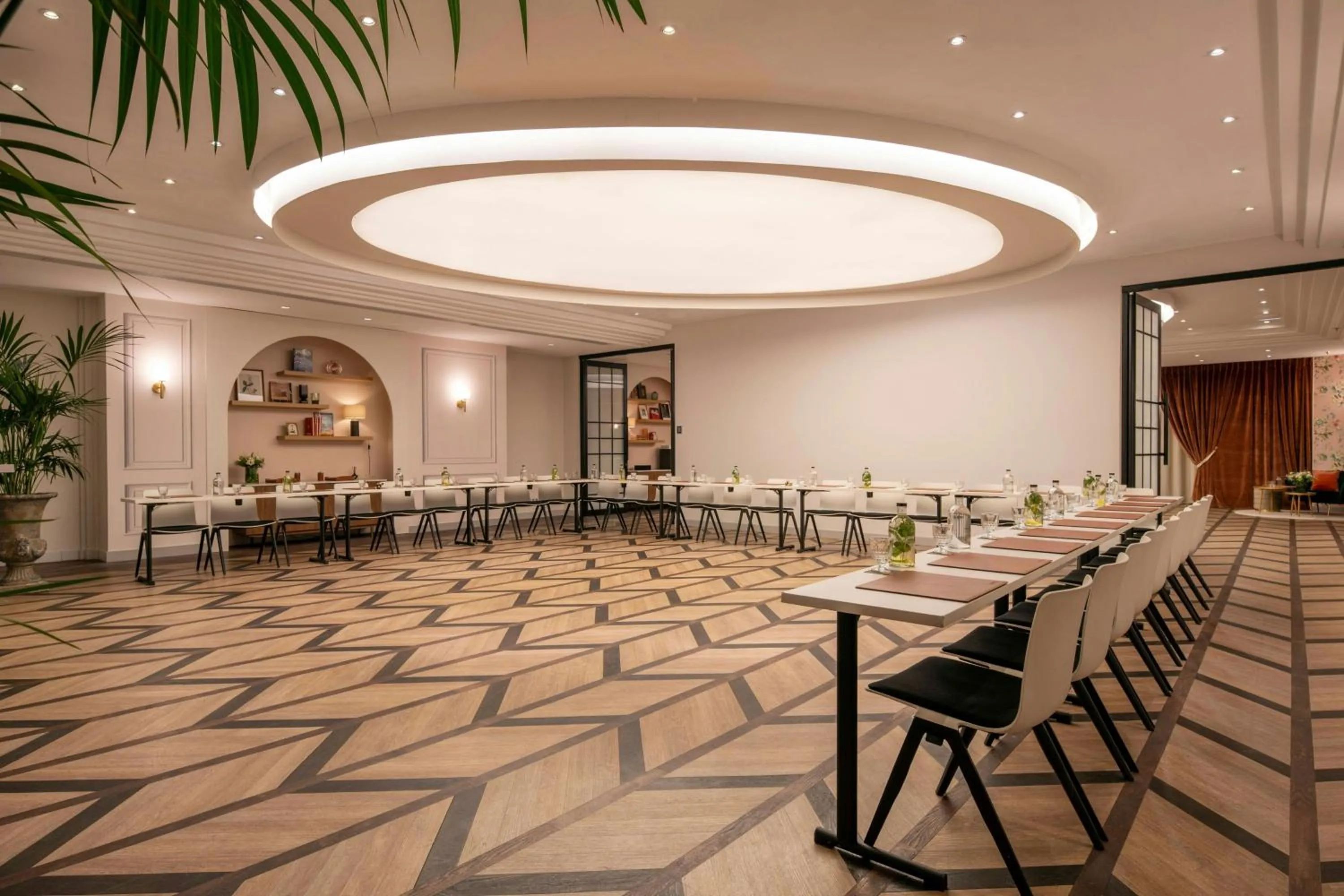 Meeting/conference room in Renaissance Paris Nobel Tour Eiffel Hotel