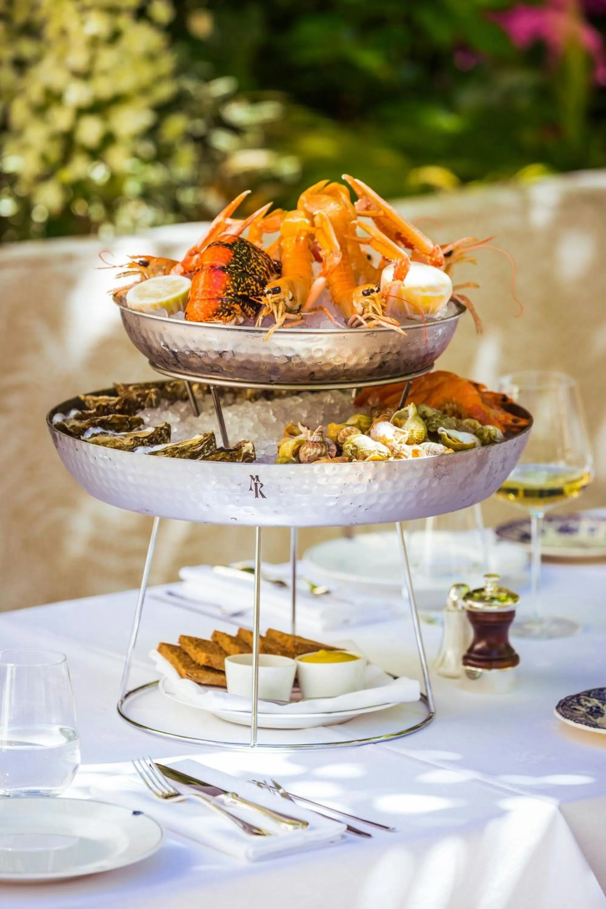 Restaurant/places to eat in Renaissance Paris Nobel Tour Eiffel Hotel