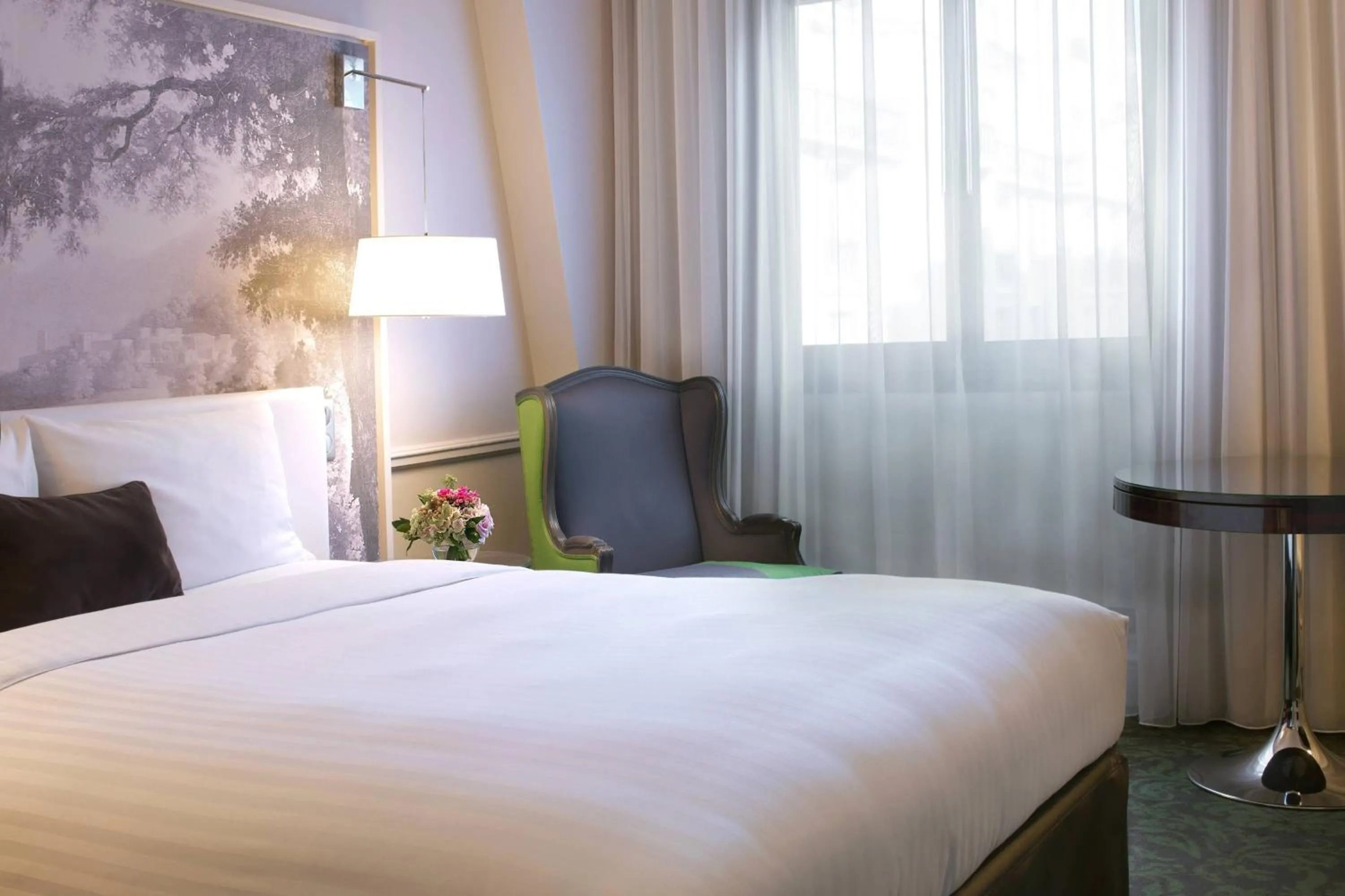 Photo of the whole room, Bed in Renaissance Paris Nobel Tour Eiffel Hotel