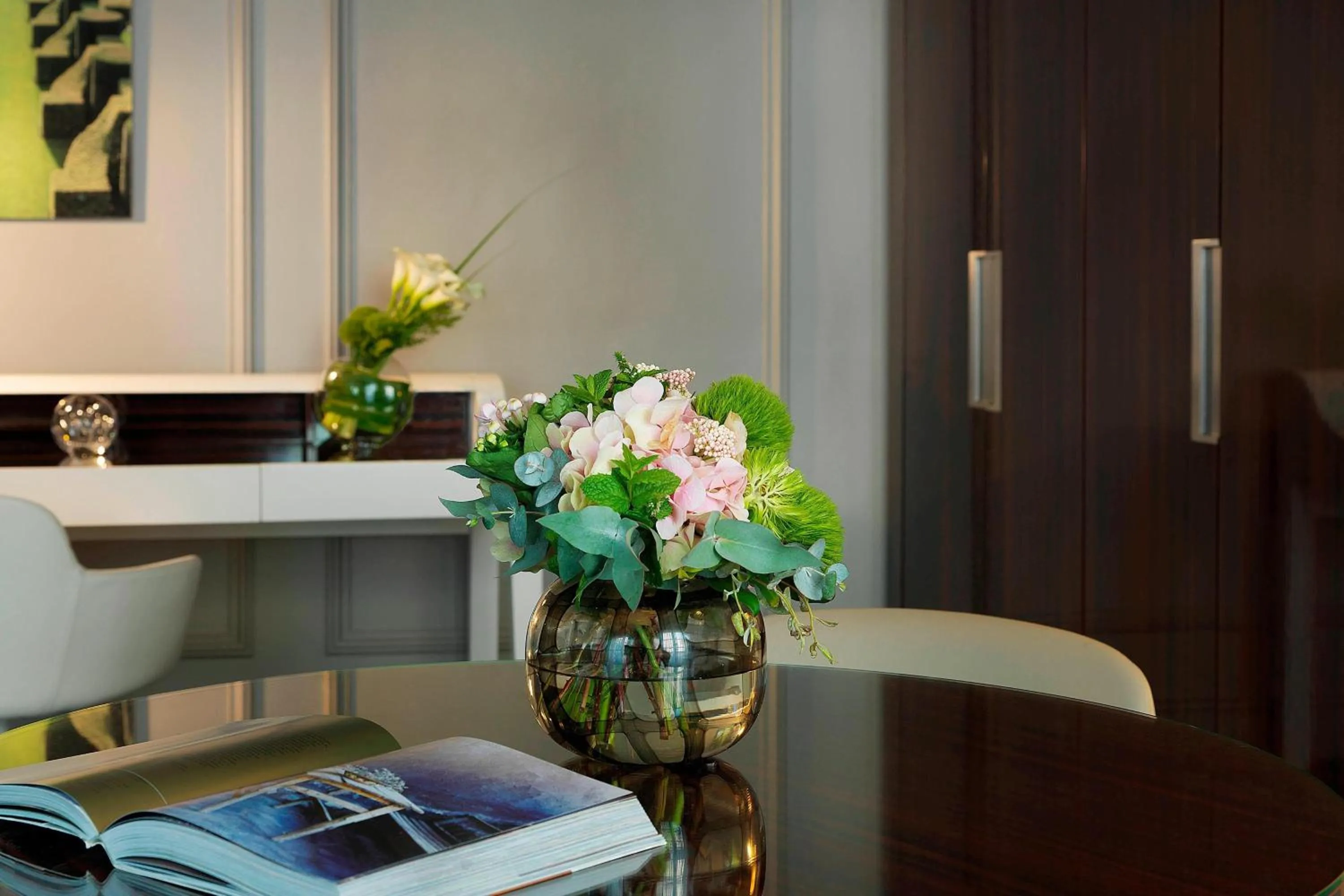 Photo of the whole room in Renaissance Paris Nobel Tour Eiffel Hotel