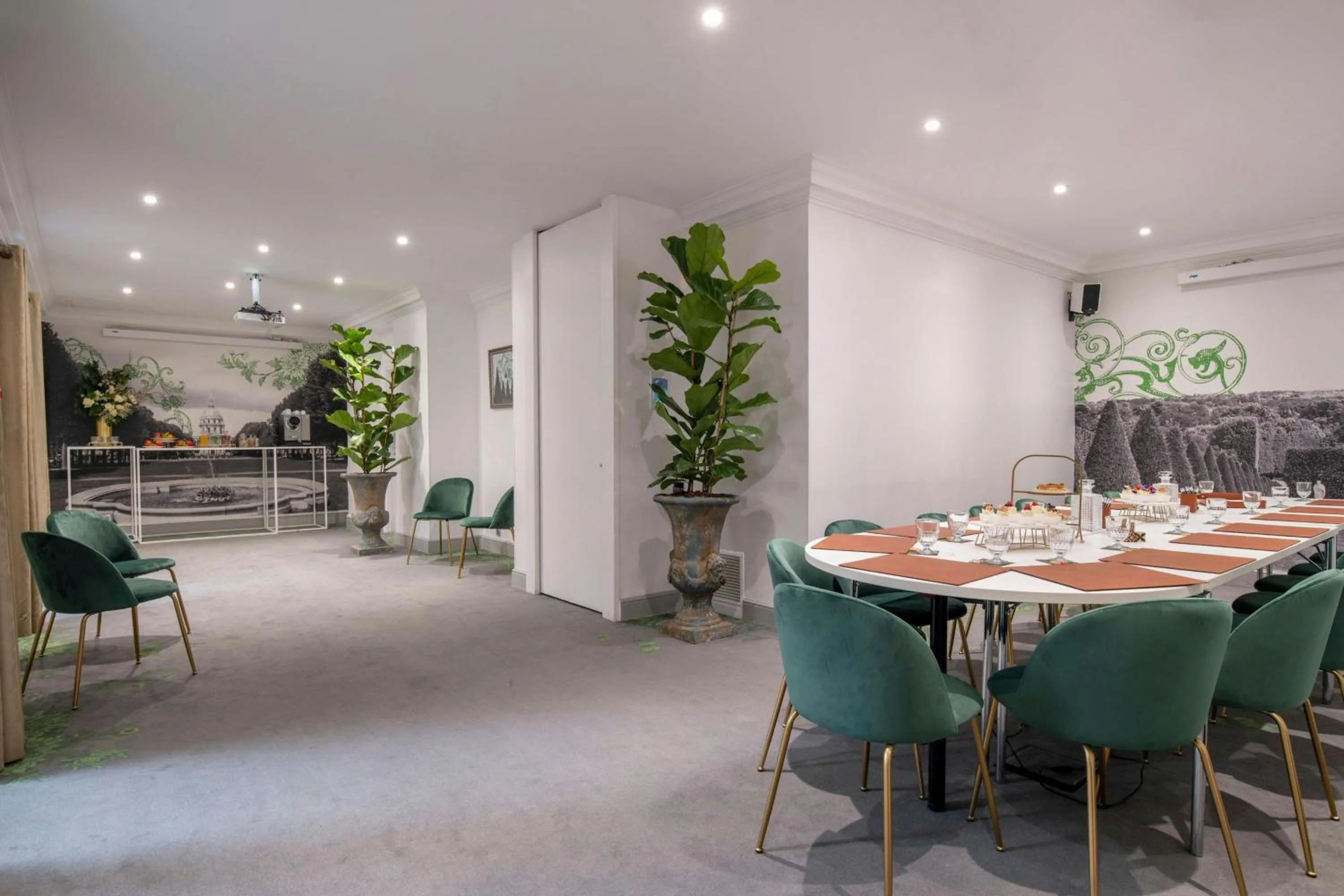 Meeting/conference room in Renaissance Paris Nobel Tour Eiffel Hotel