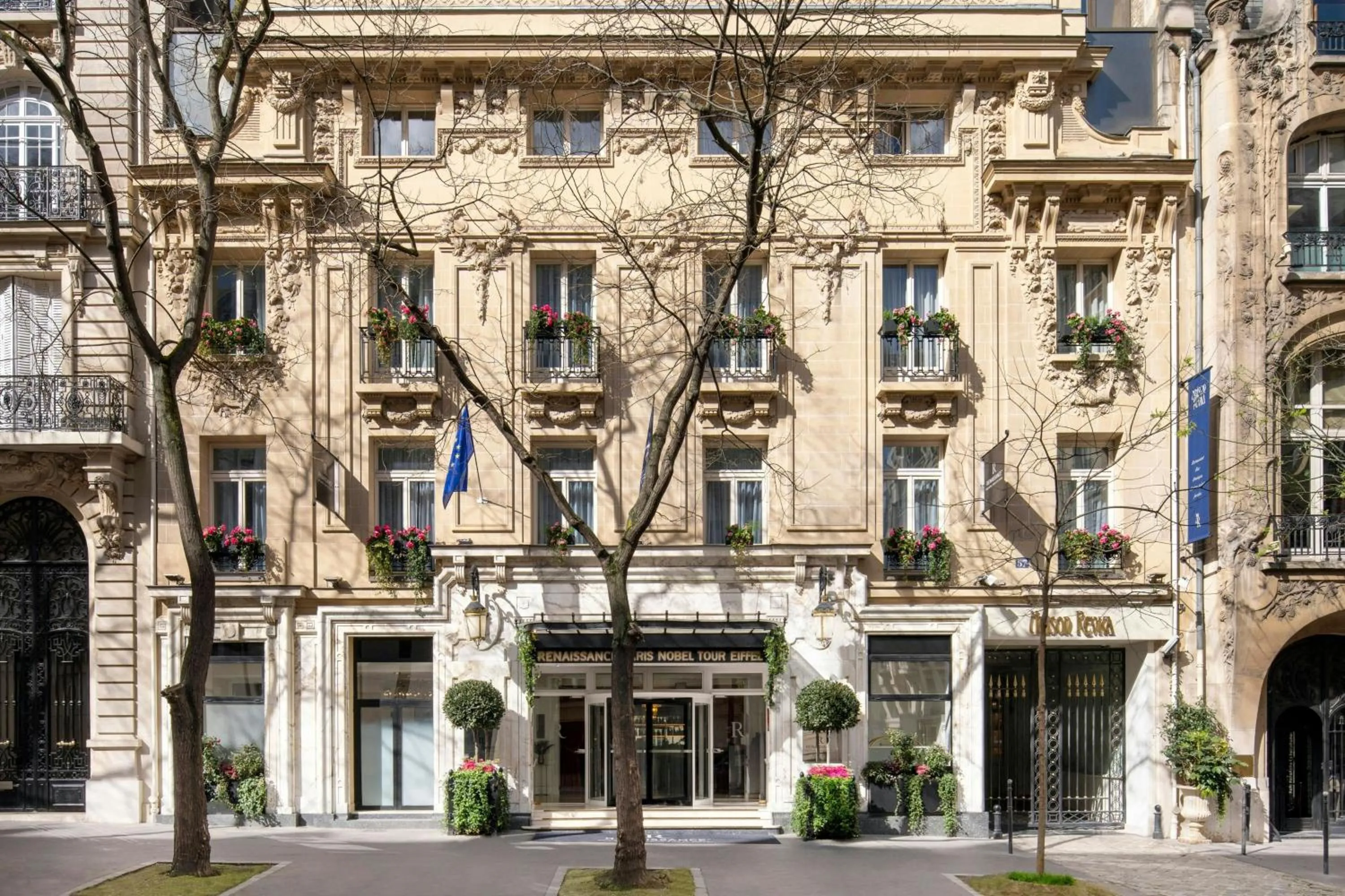 Property building in Renaissance Paris Nobel Tour Eiffel Hotel