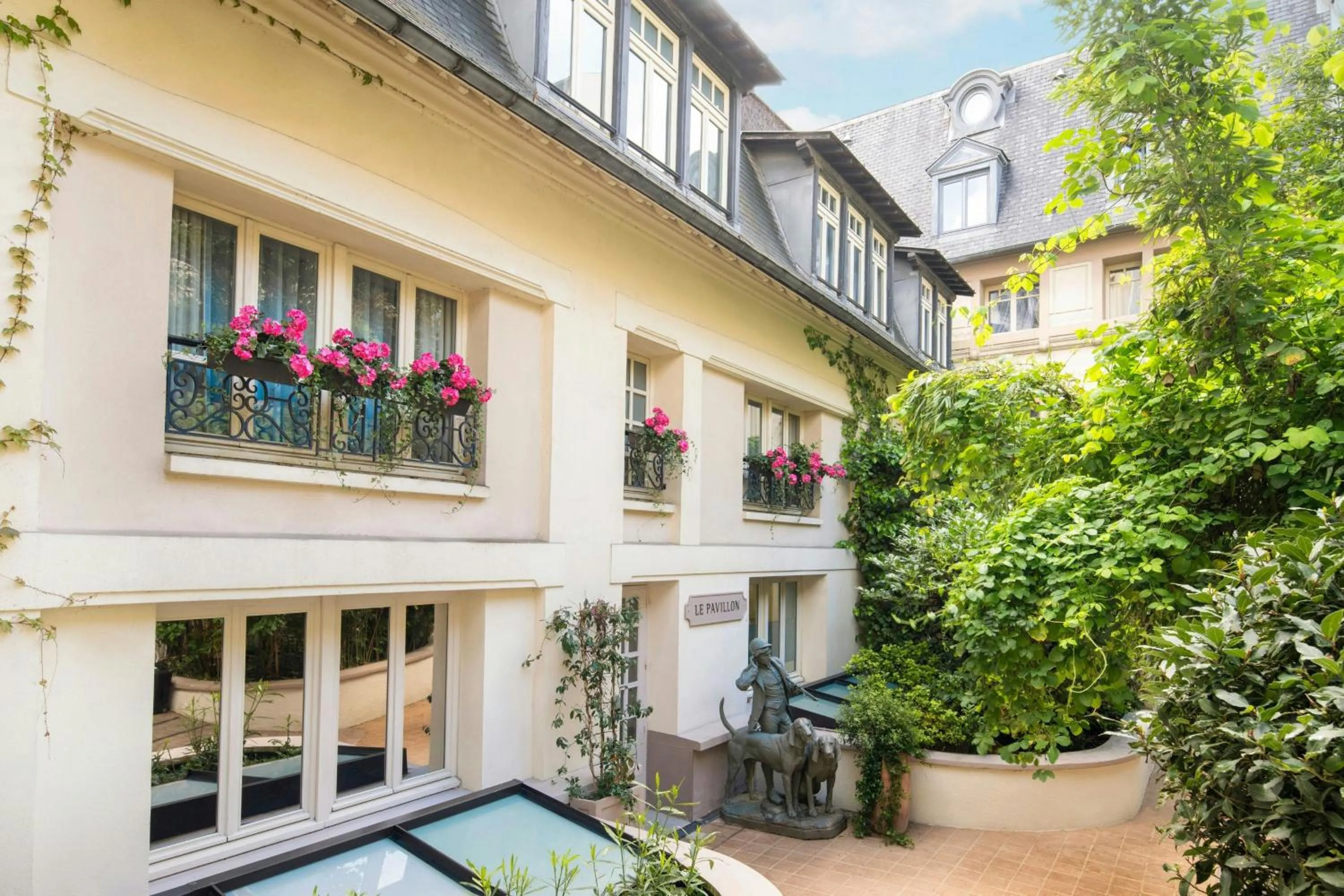 View (from property/room) in Renaissance Paris Nobel Tour Eiffel Hotel