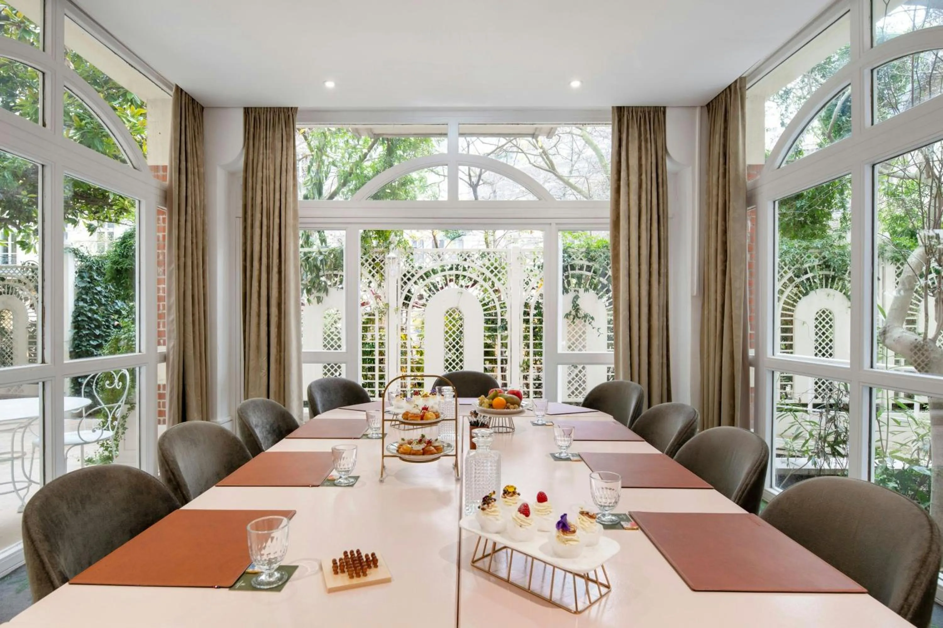Meeting/conference room in Renaissance Paris Nobel Tour Eiffel Hotel
