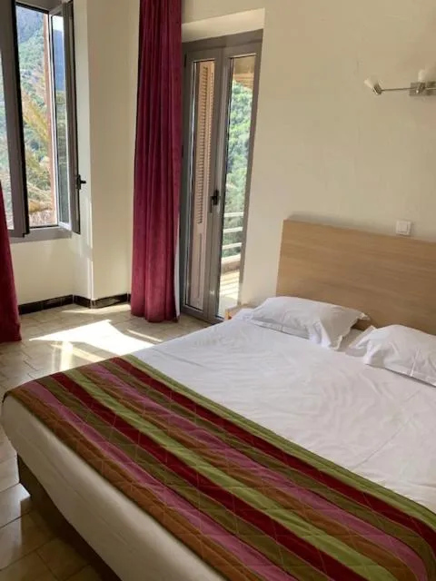 Bed in Hôtel Colombo- Porto Corse