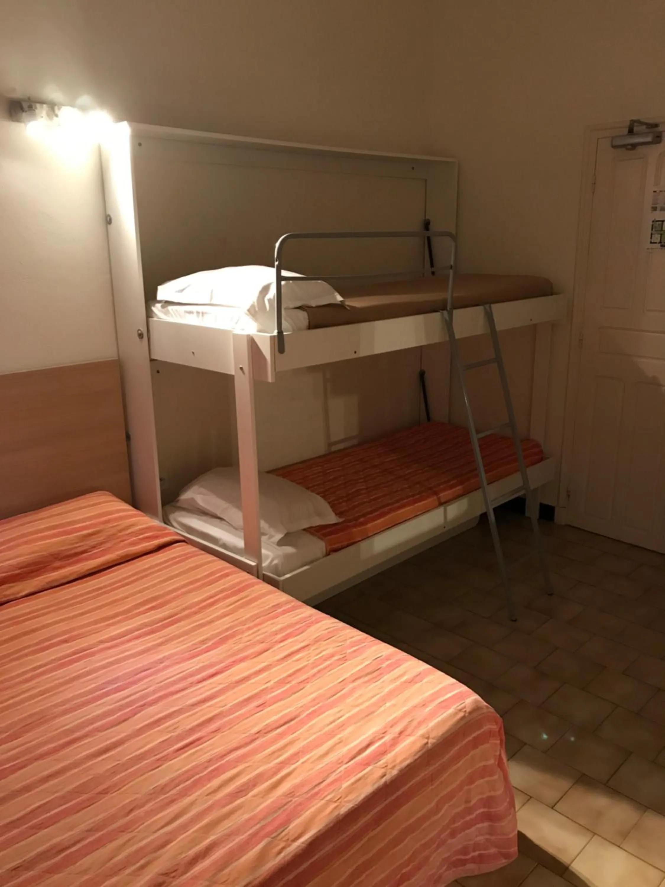 Bed in Hôtel Colombo- Porto Corse