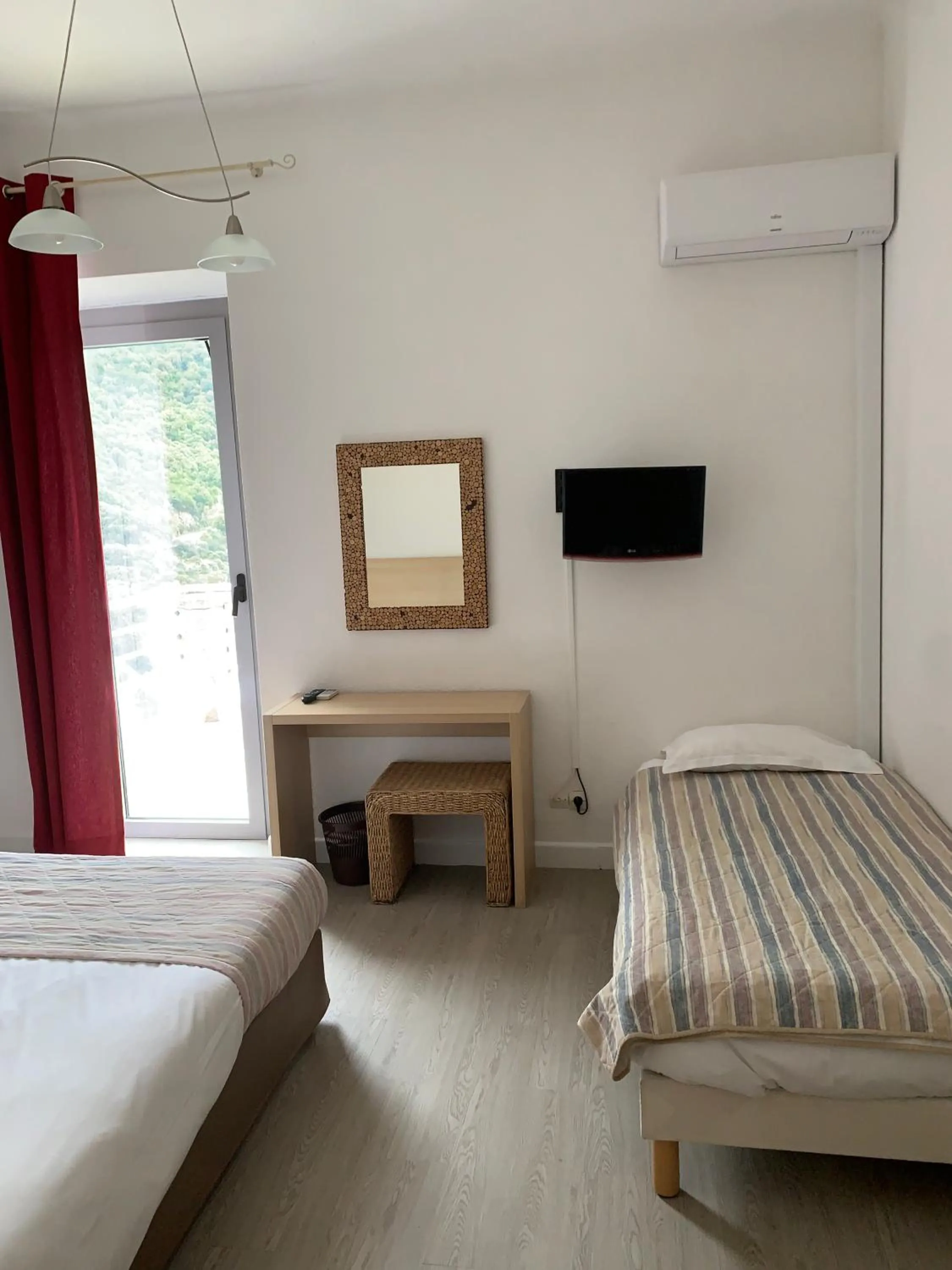 Bed in Hôtel Colombo- Porto Corse