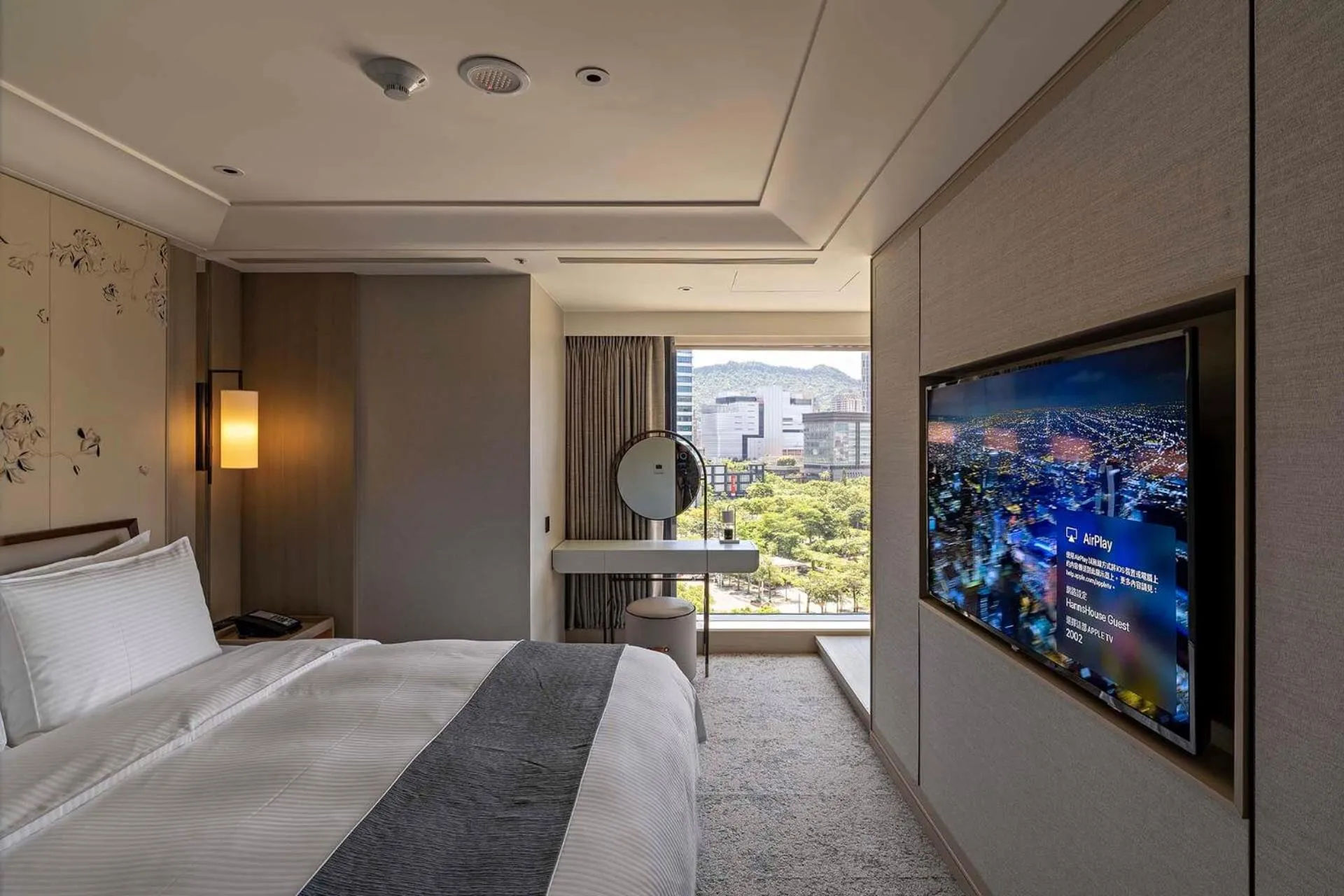 Bedroom, Bed in Hanns House