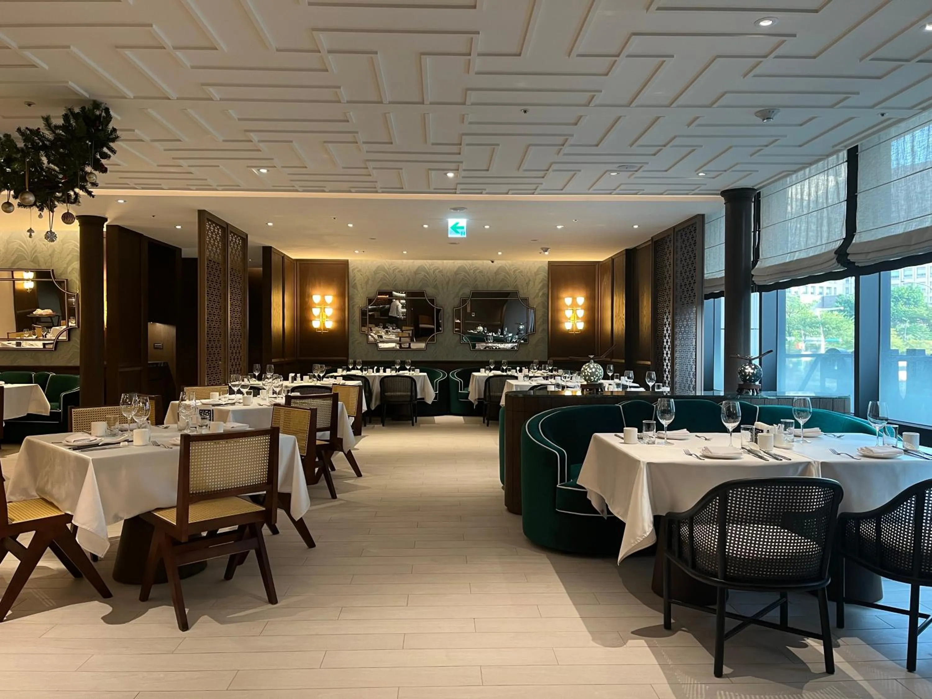 Restaurant/places to eat in Hanns House