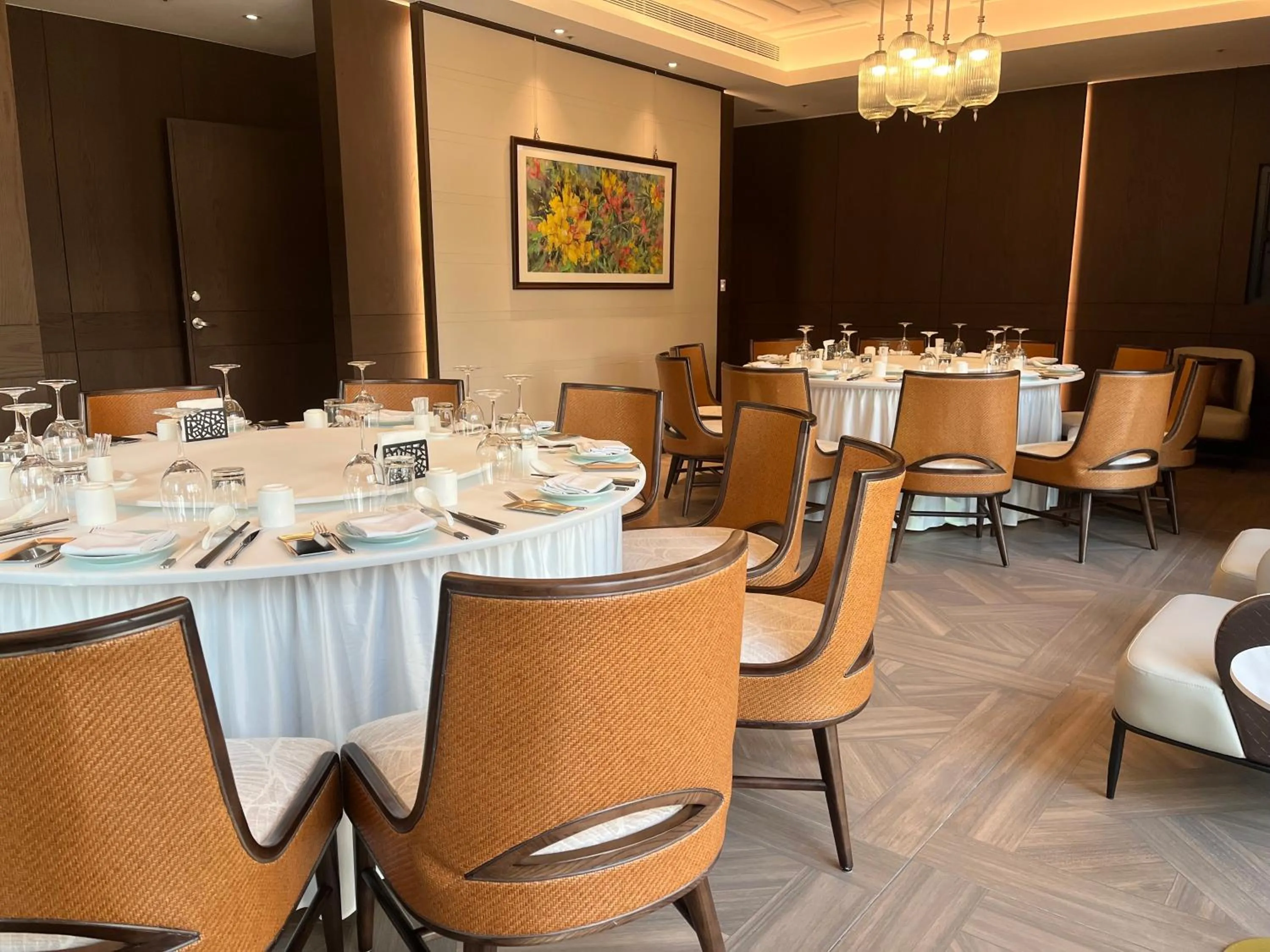 Restaurant/places to eat in Hanns House