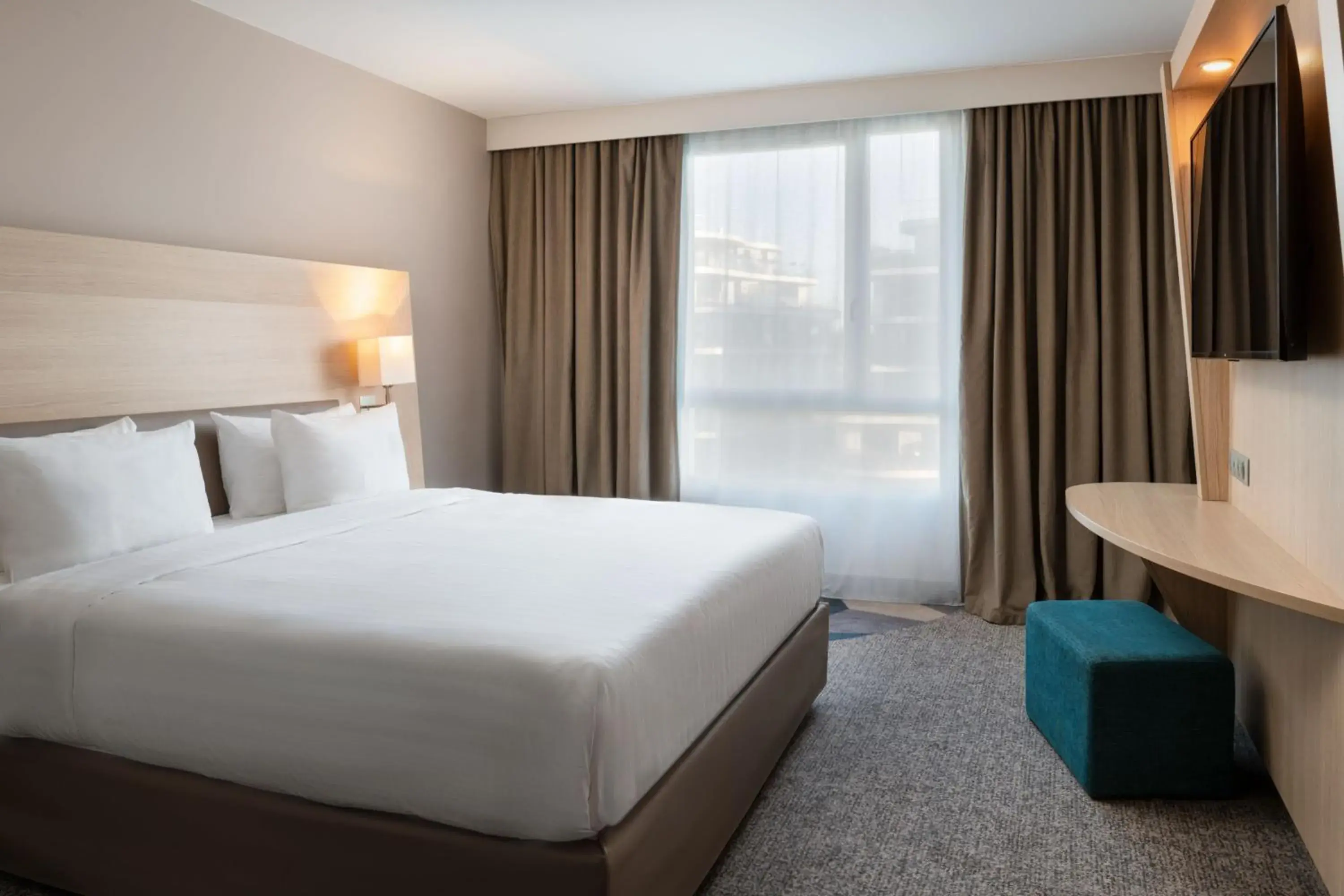 Deluxe King Room in Courtyard by Marriott Paris La Defense West - Colombes Deluxe King Room in Courtyard by Marriott Paris La Defense West - Colombes