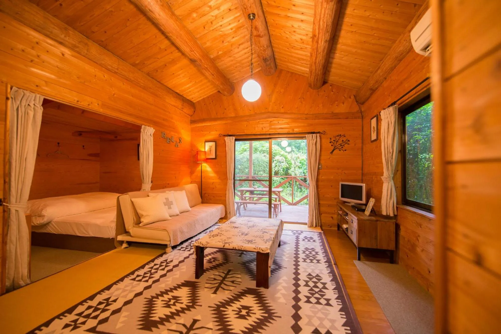 Photo of the whole room, Bed in Yufuin Tsukahara Kogen Sanso Donguri