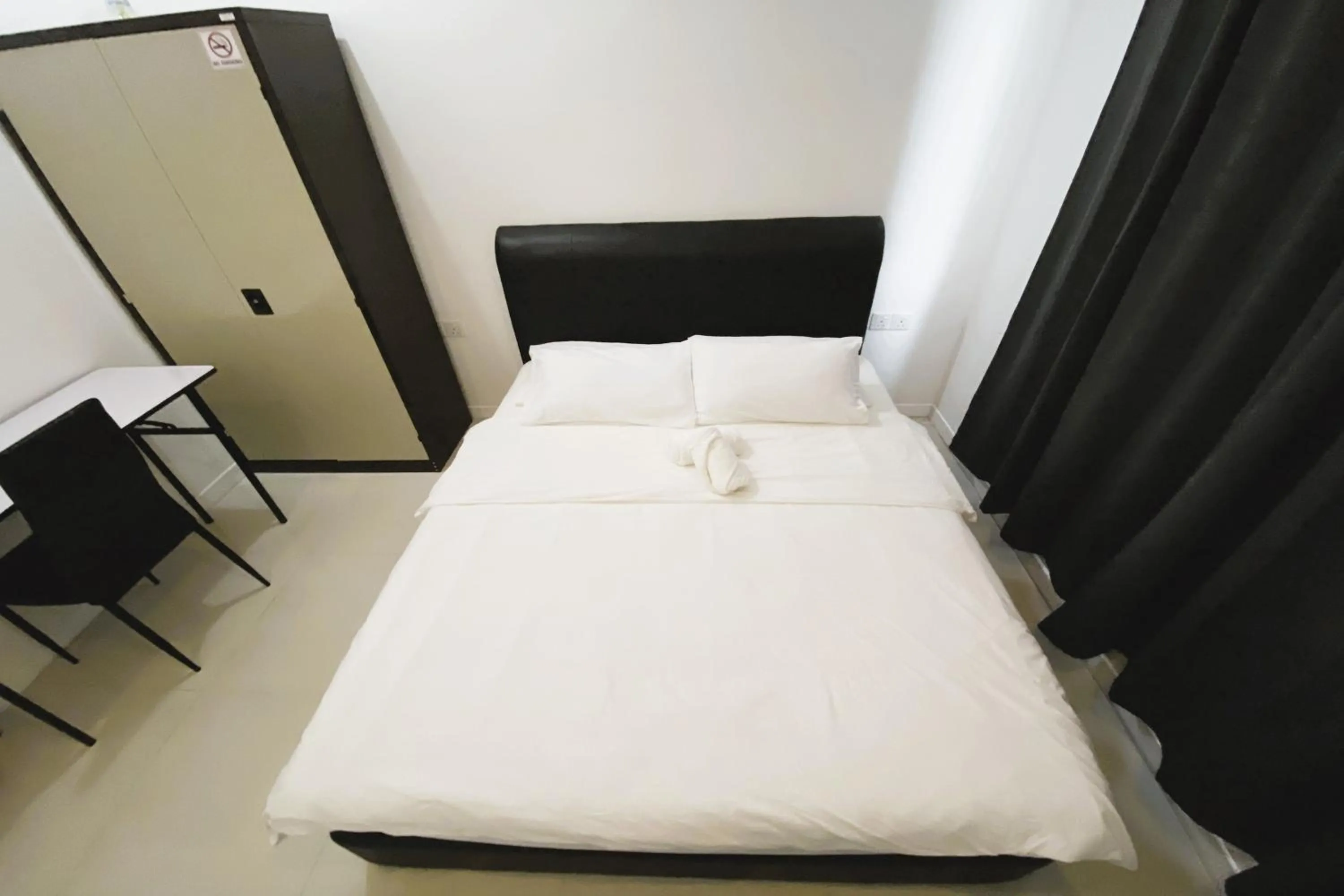 Bed in Island Hostel Bayan Lepas Airport