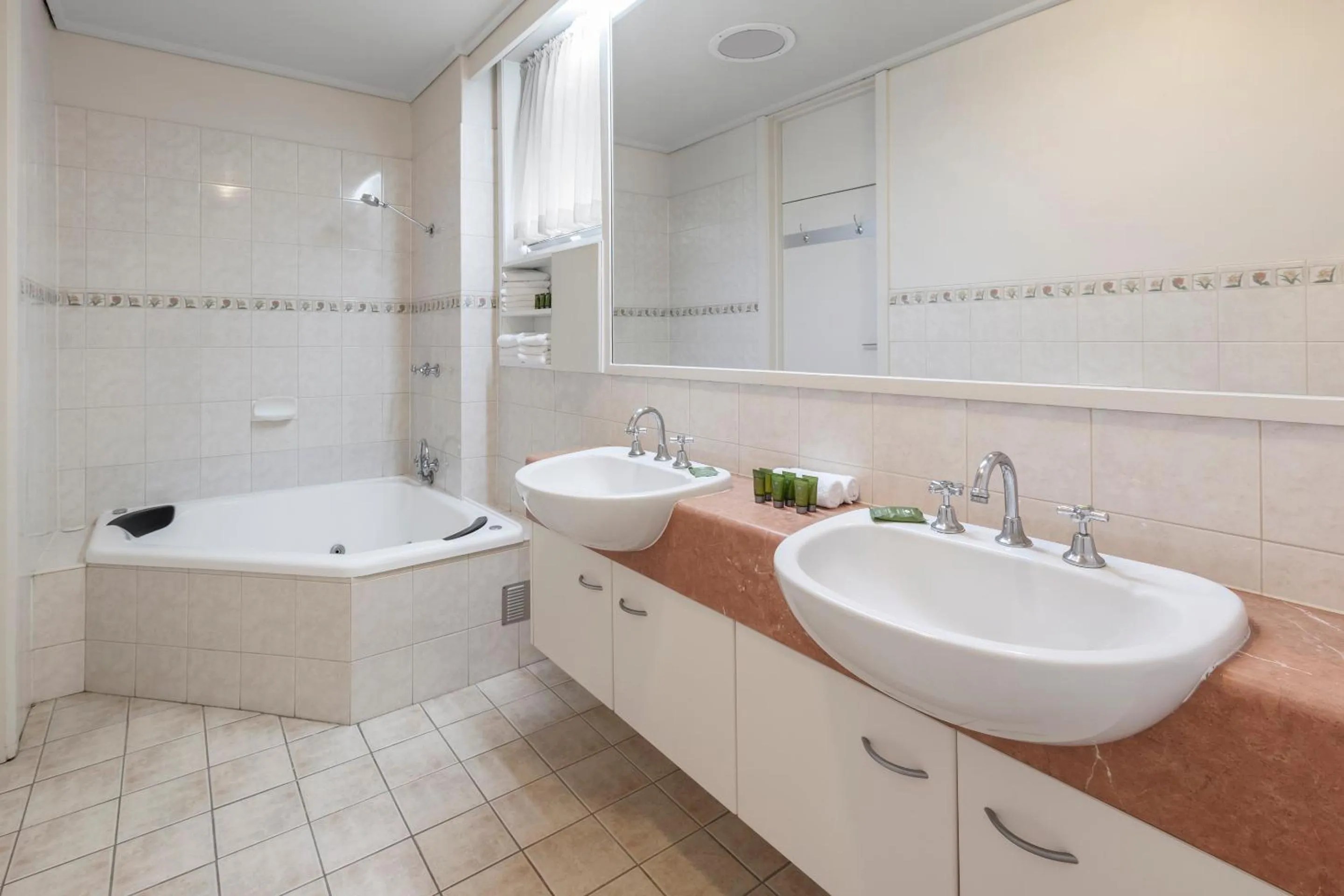 Toilet in Dorset Gardens Hotel