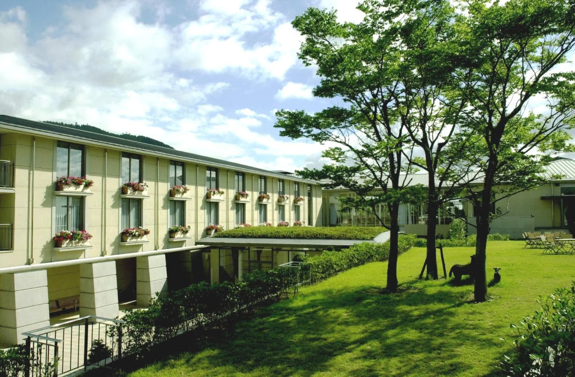Facade/entrance in L'Hotel de Hiei