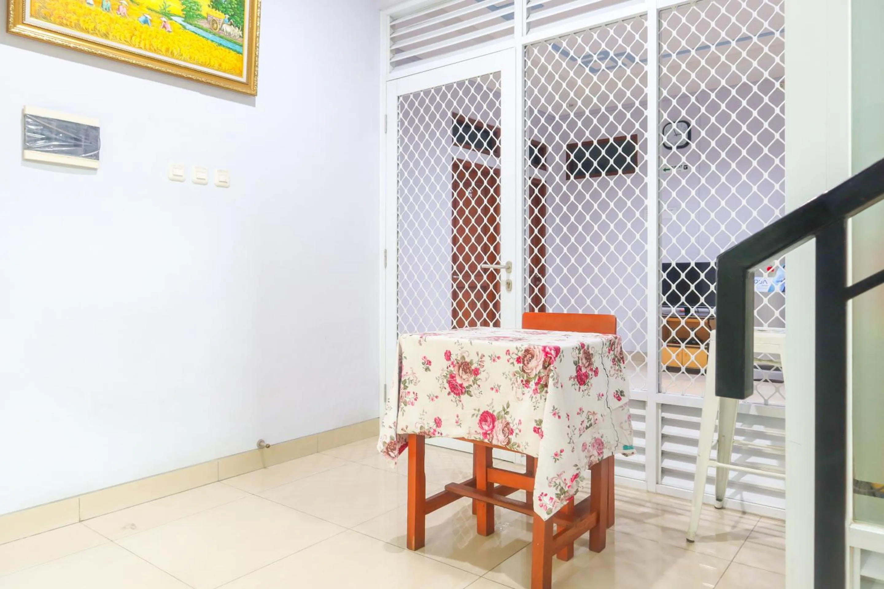 Lobby or reception in KoolKost Syariah @ Duri Kosambi