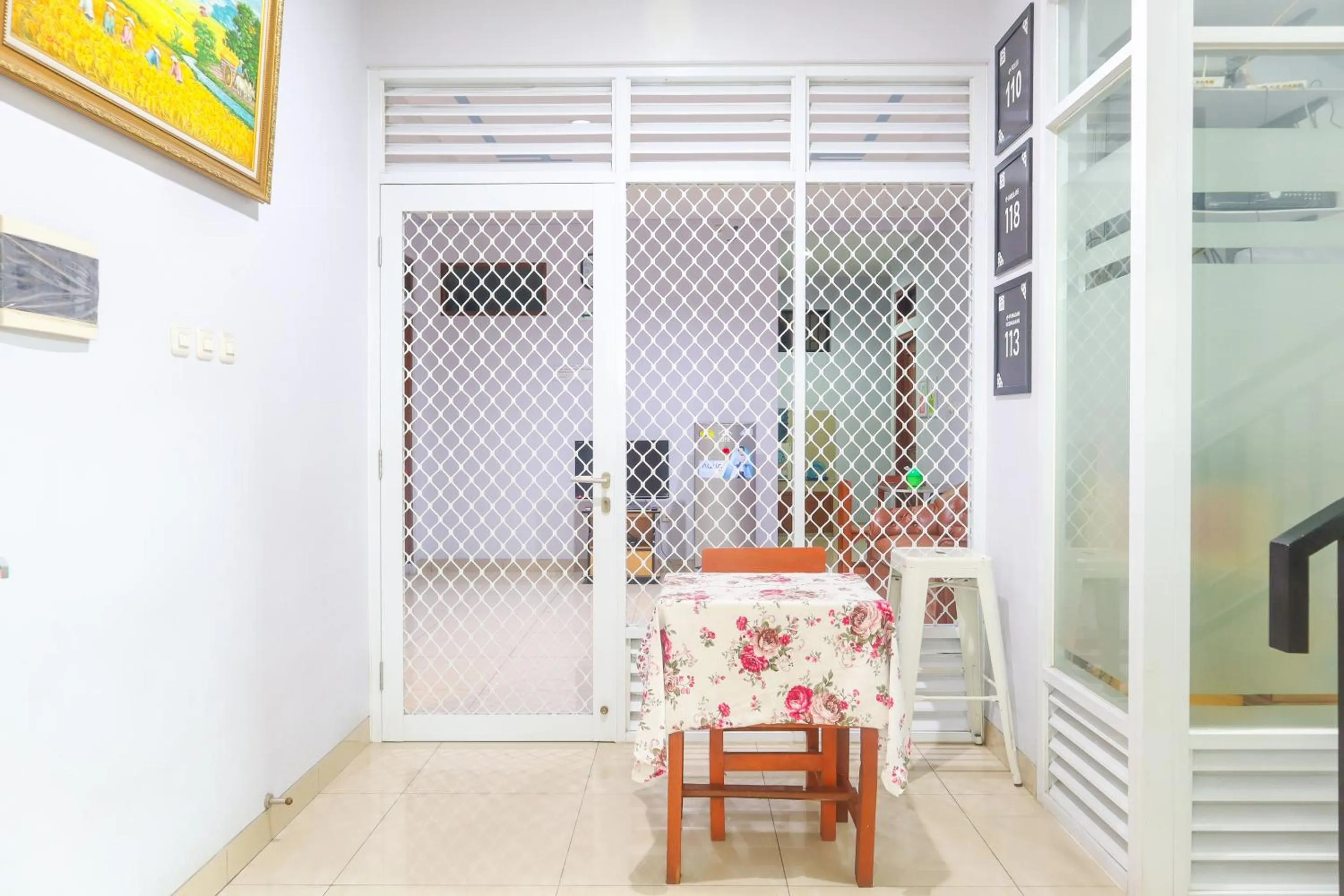 Lobby or reception in KoolKost Syariah @ Duri Kosambi