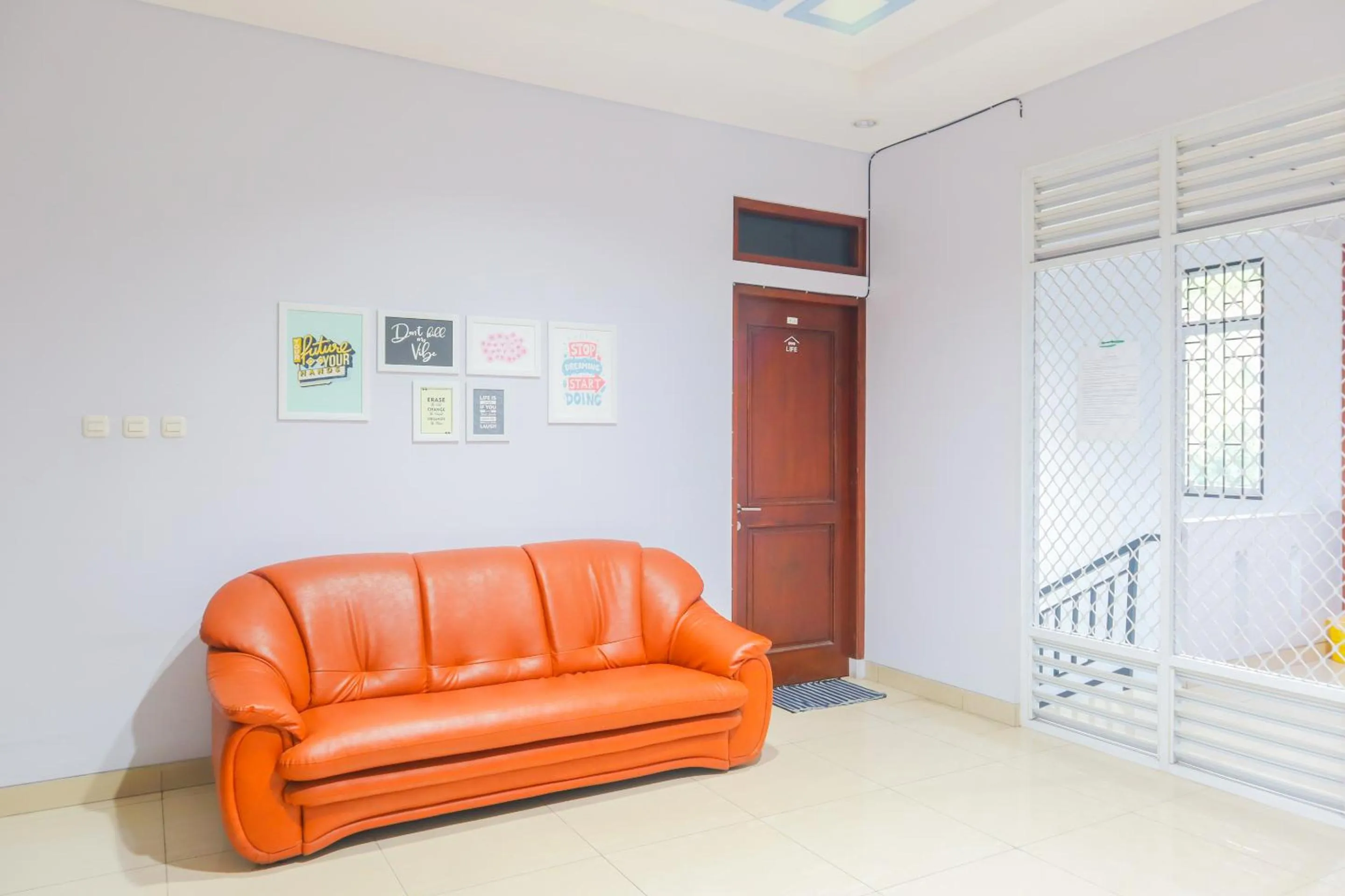 Seating area in KoolKost Syariah @ Duri Kosambi