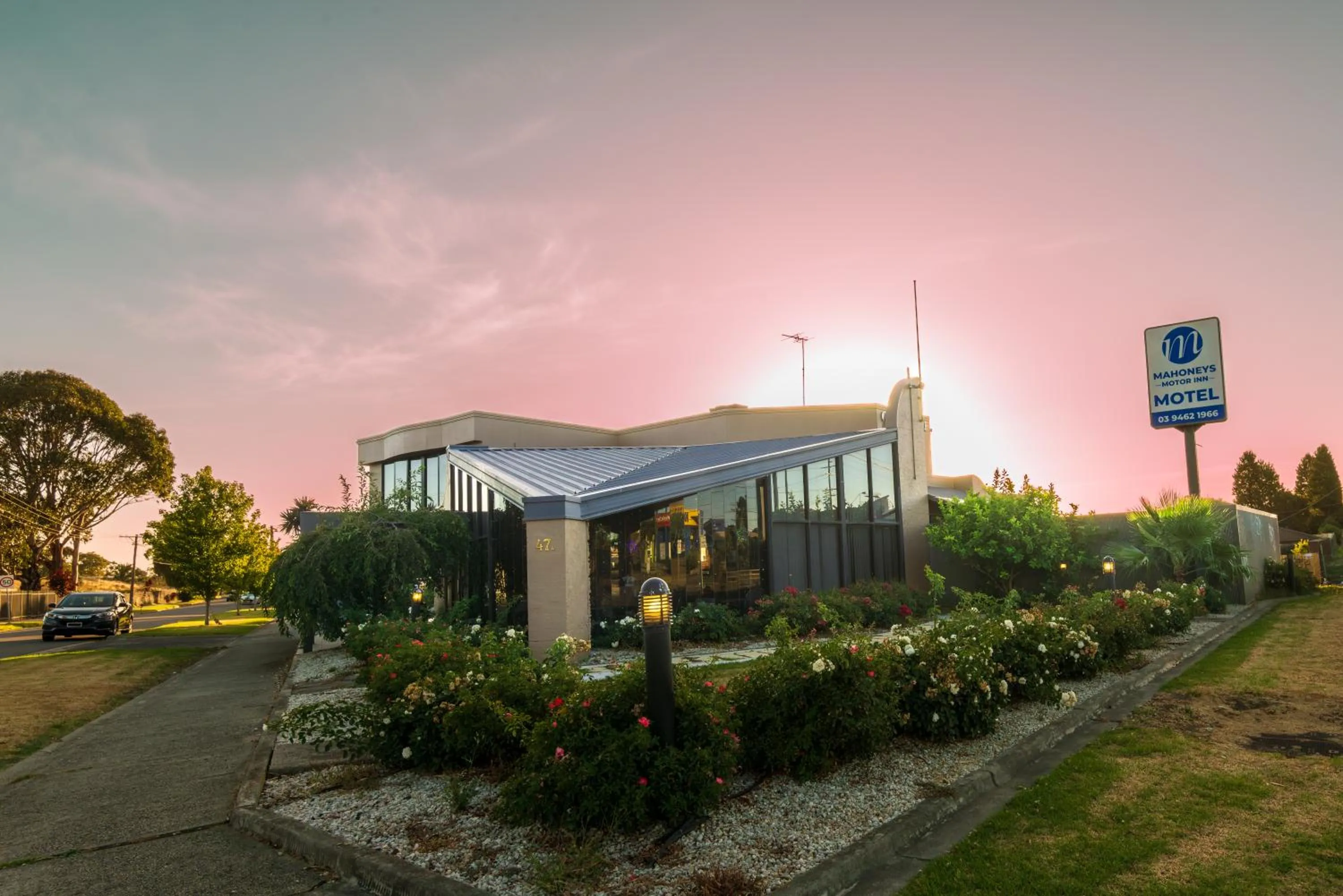 Property building in Mahoneys Motor Inn