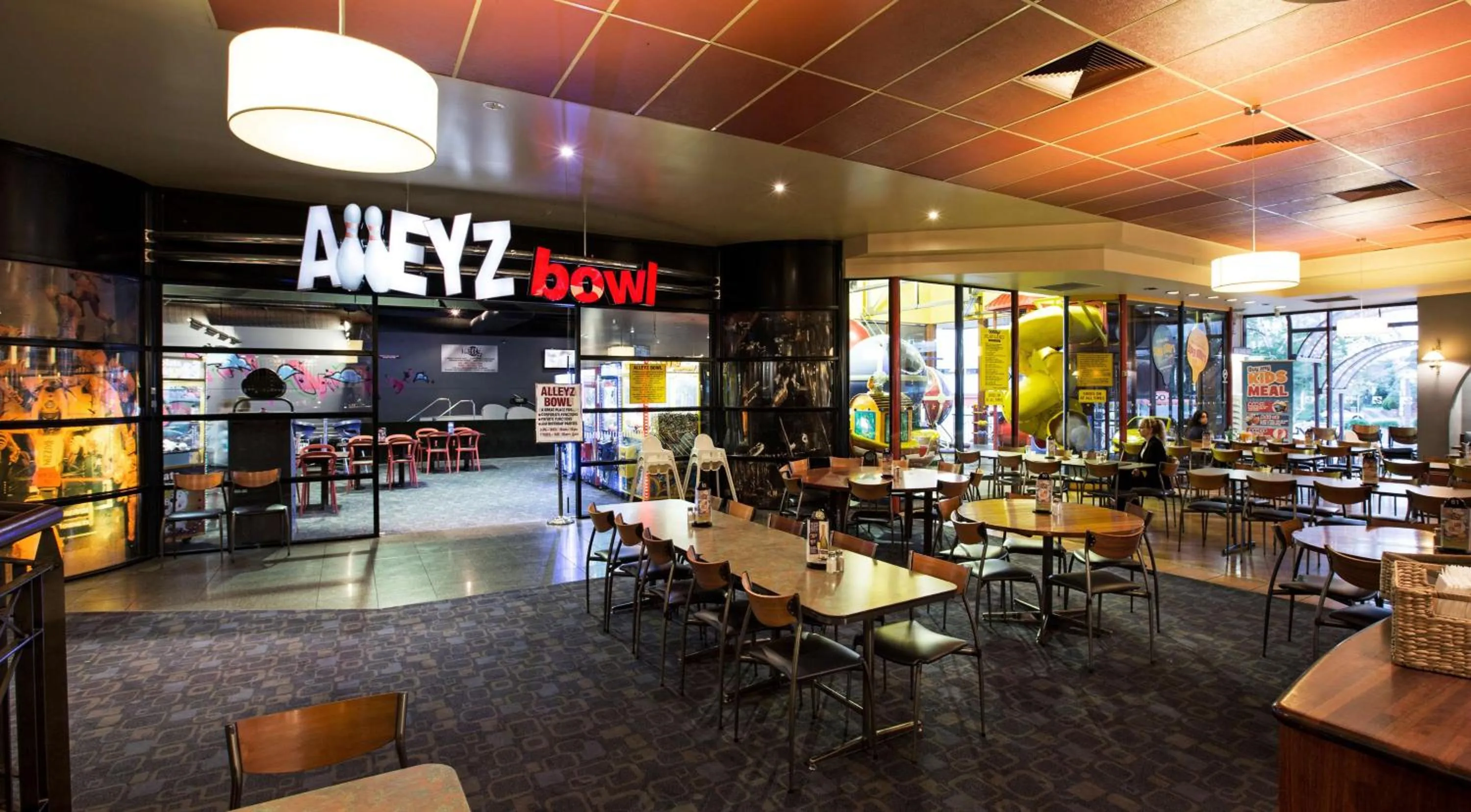 Food and drinks in Nightcap at Matthew Flinders Hotel