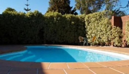Swimming pool in Nunawading Motor Inn