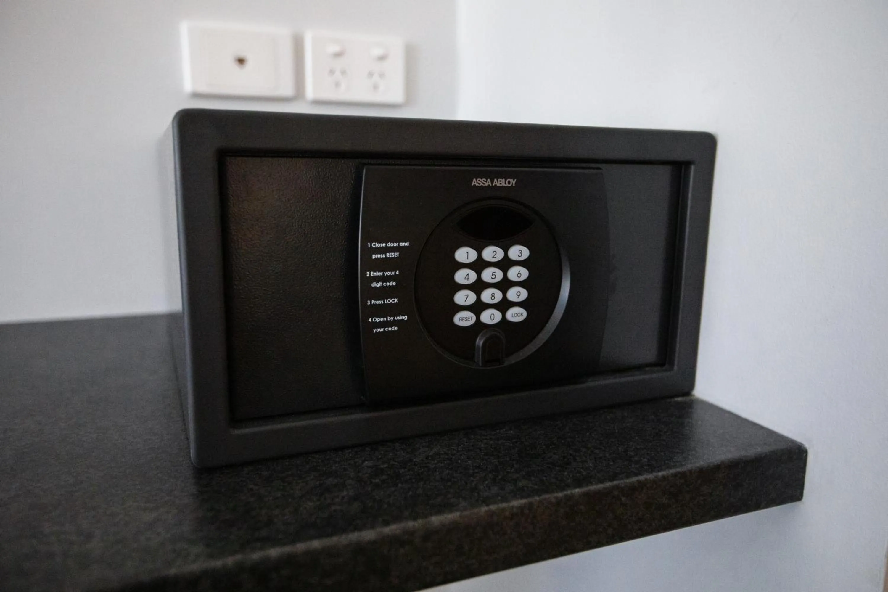 safe in CitiClub Hotel Melbourne