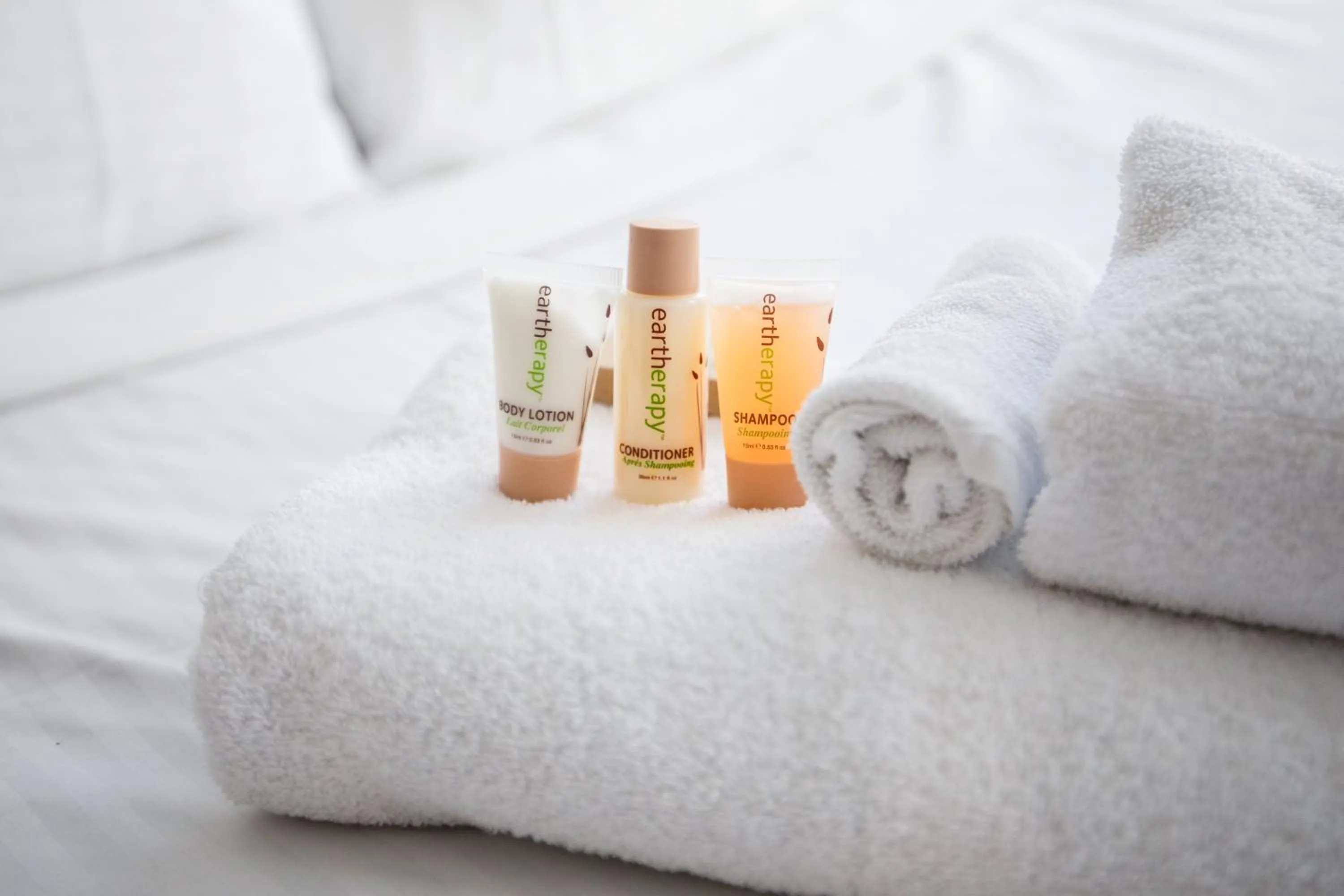 towels, Bed in CitiClub Hotel Melbourne