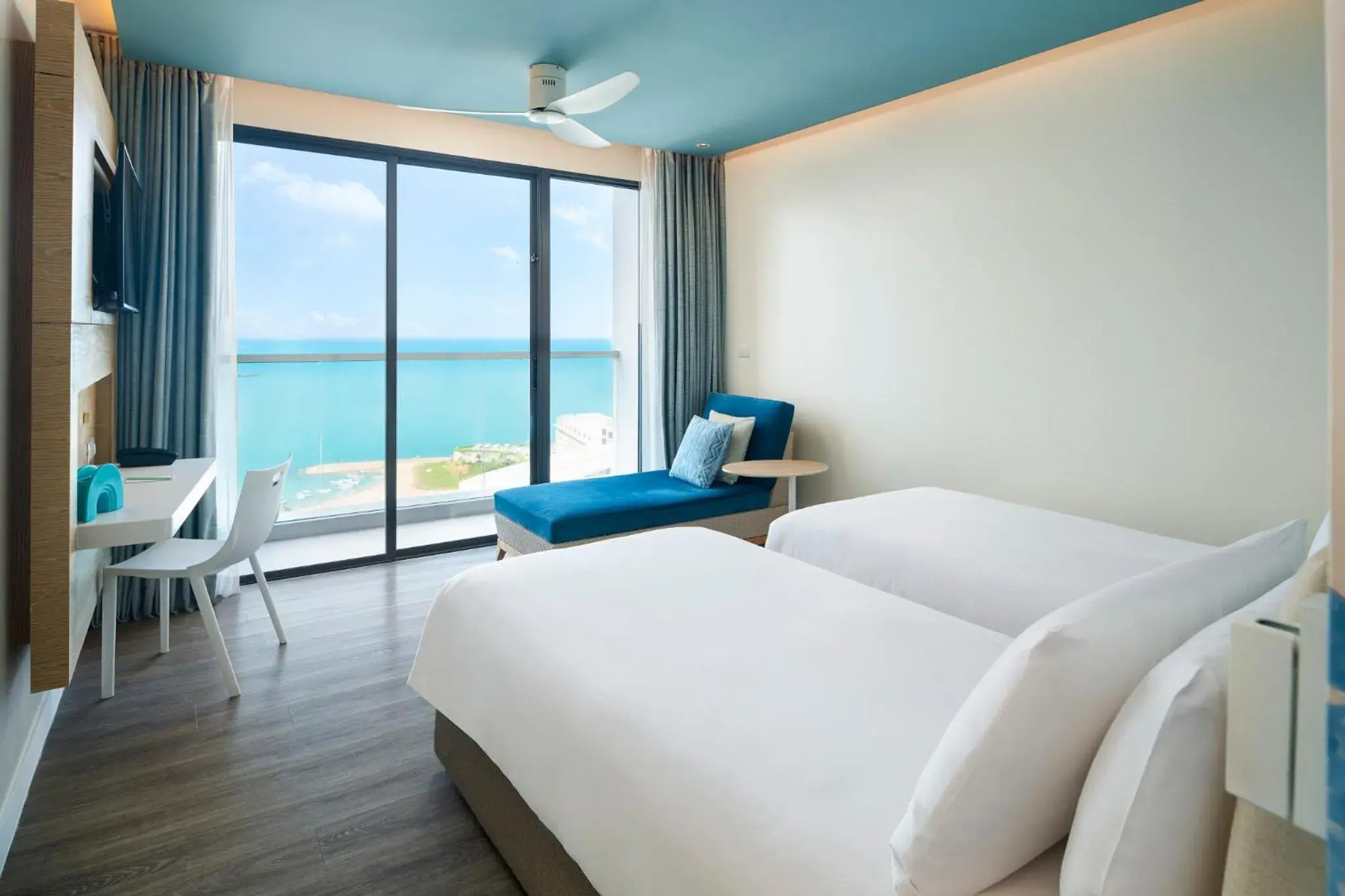Deluxe Twin Room with Sea View in OZO North Pattaya Deluxe Twin Room with Sea View in OZO North Pattaya