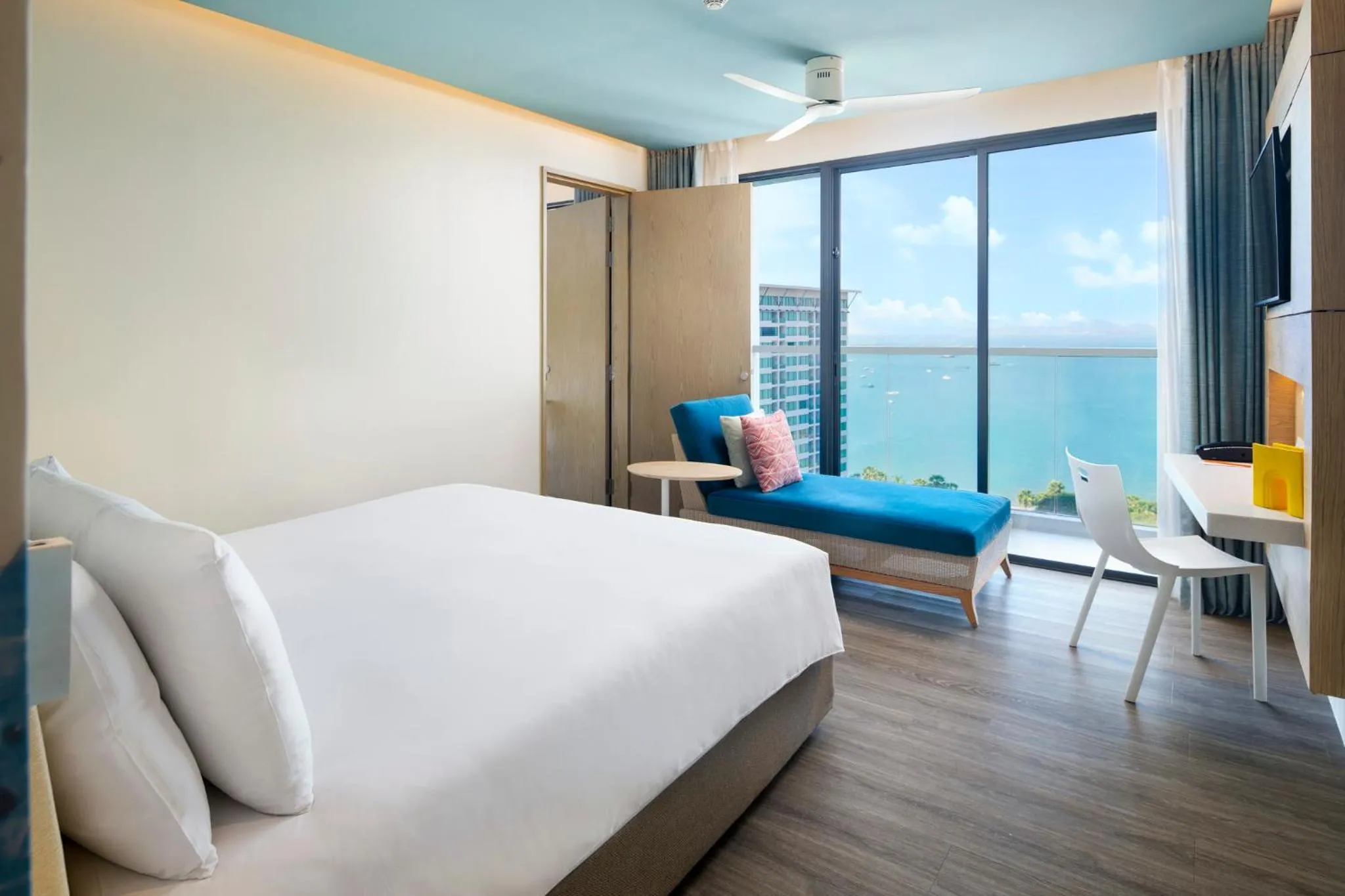 Bedroom, Bed in OZO North Pattaya